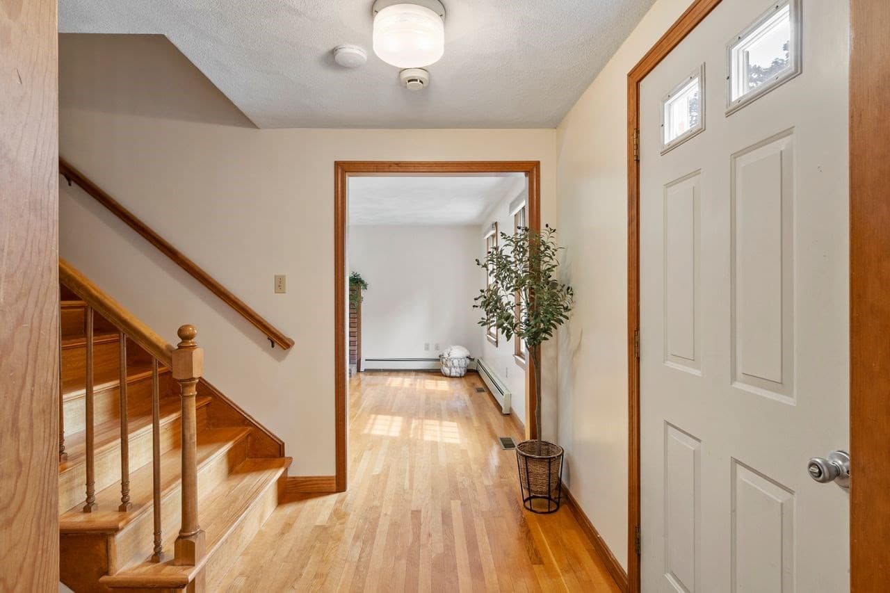 Single Family Residence at 4 Apple Tree Ln, Wilmington MA 01887, Wilmington, photo 2 of 33