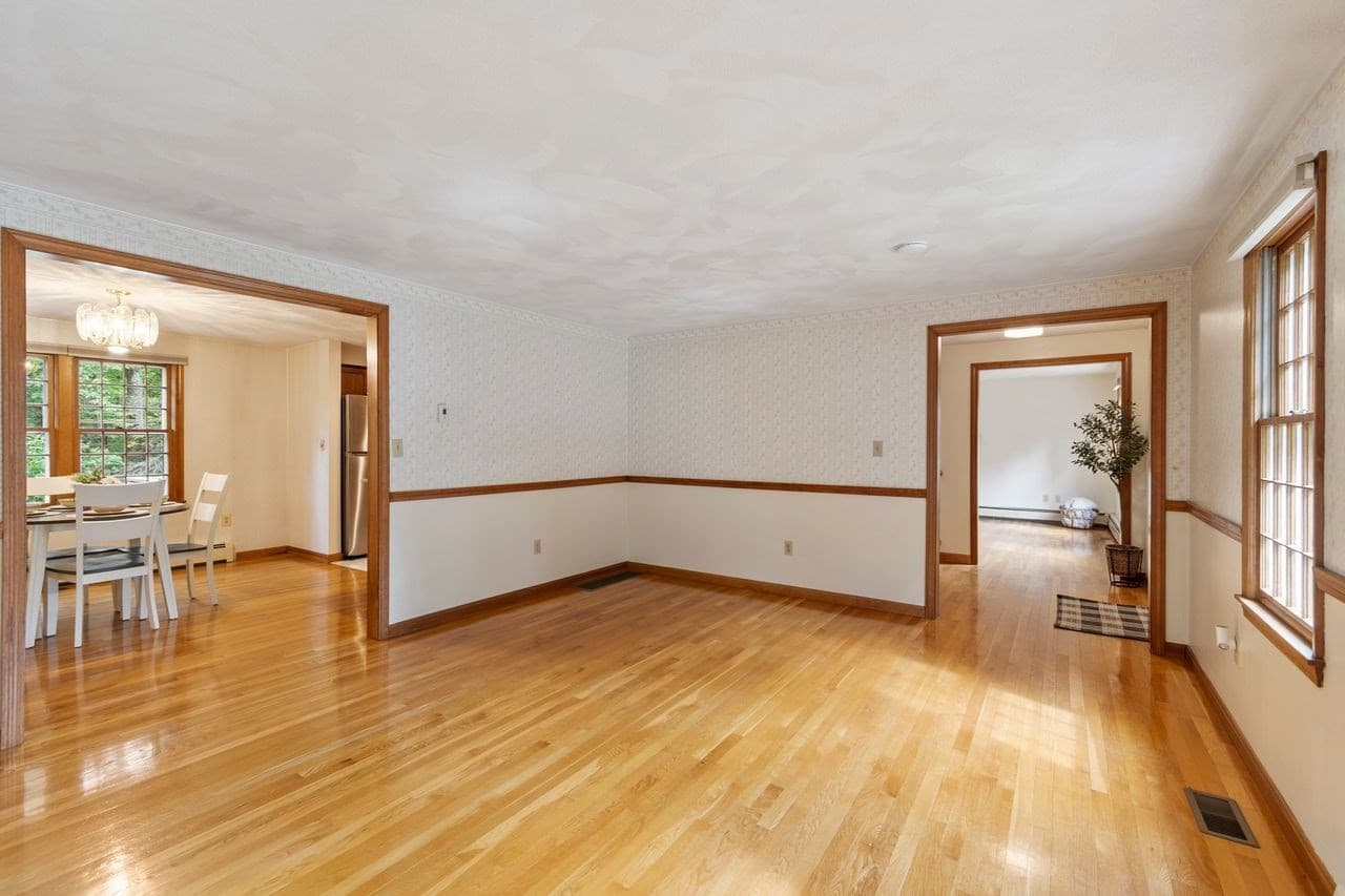 Single Family Residence at 4 Apple Tree Ln, Wilmington MA 01887, Wilmington, photo 3 of 33