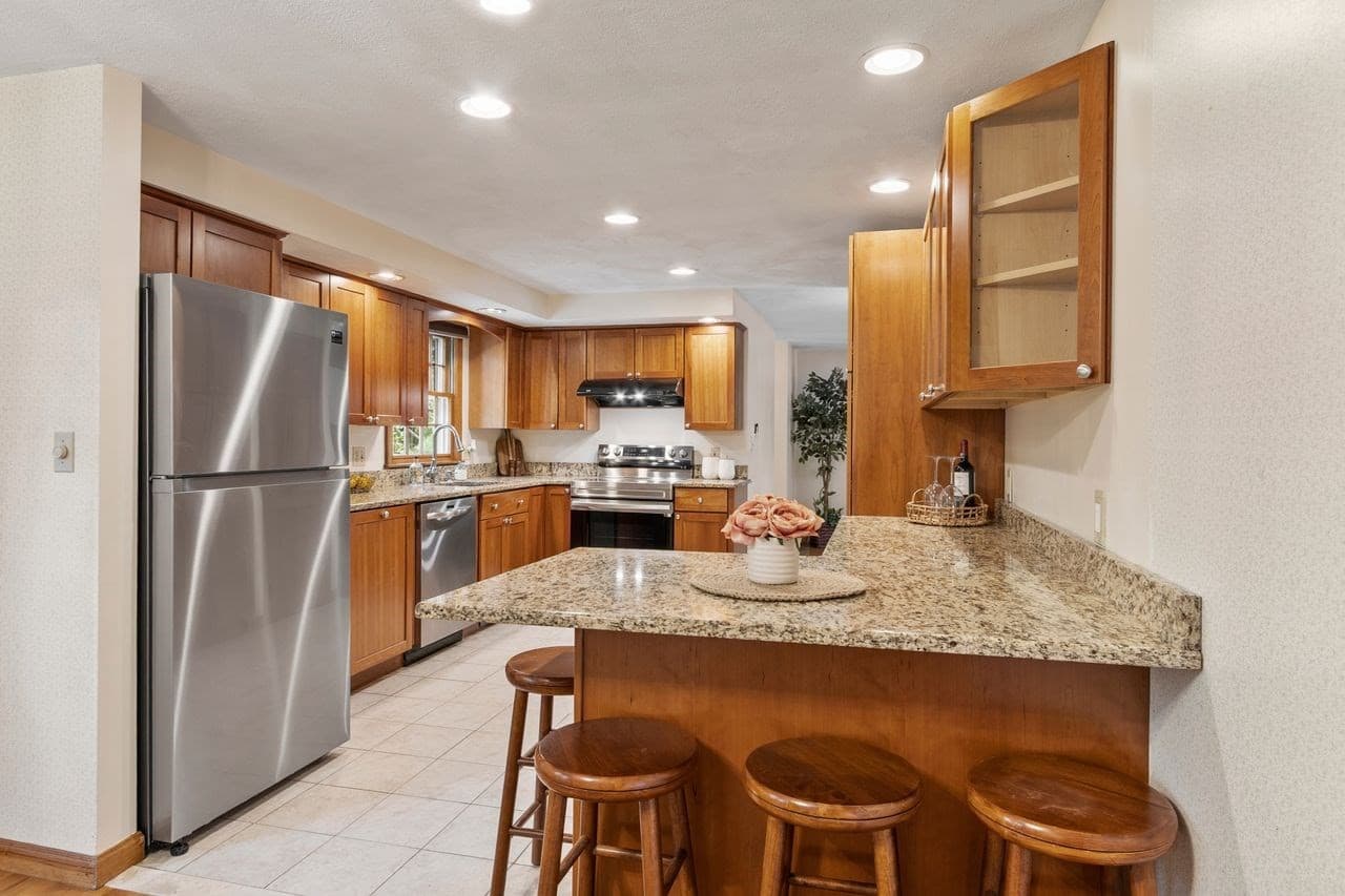 Single Family Residence at 4 Apple Tree Ln, Wilmington MA 01887, Wilmington, photo 5 of 33