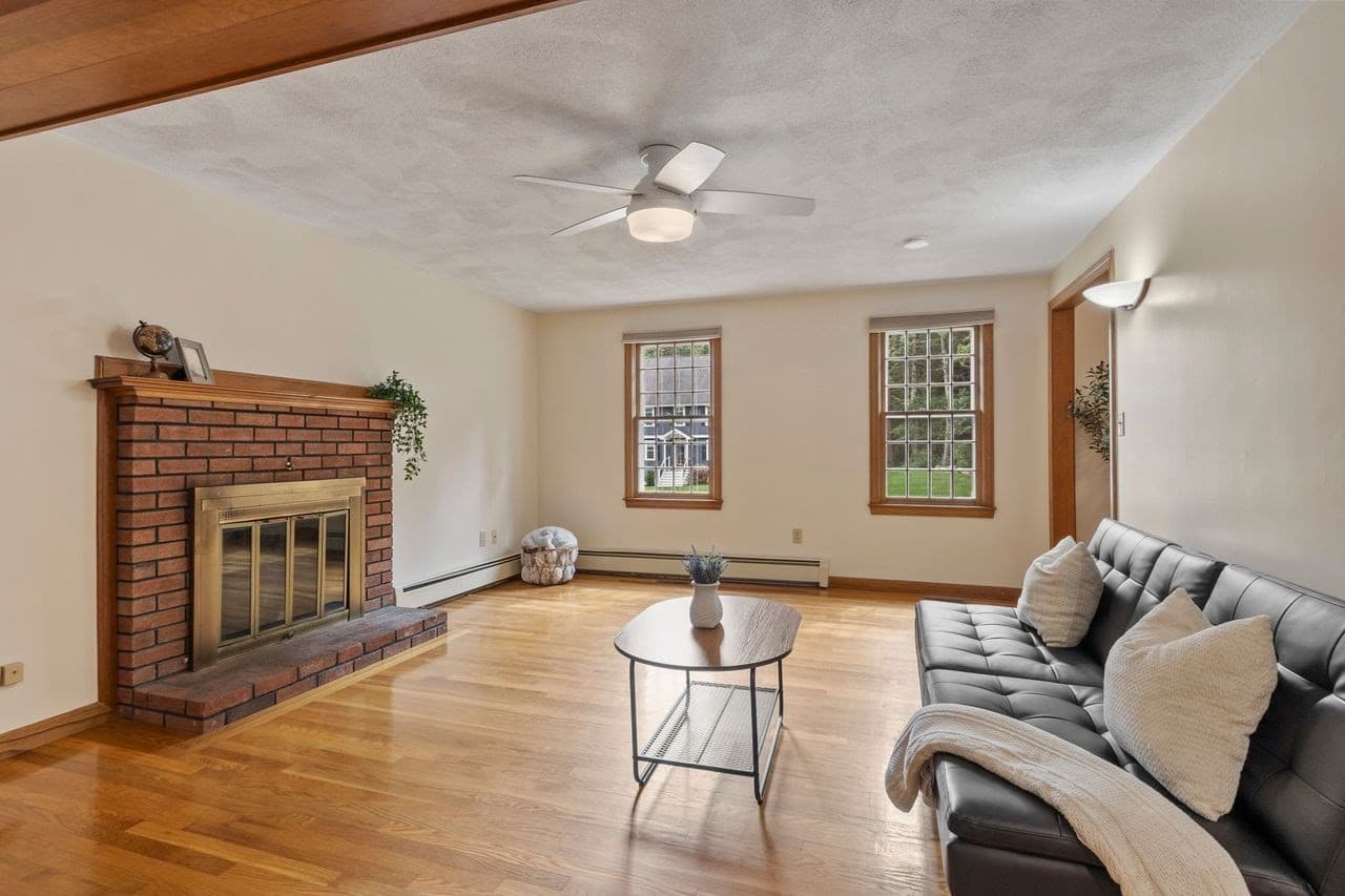 Single Family Residence at 4 Apple Tree Ln, Wilmington MA 01887, Wilmington, photo 9 of 33