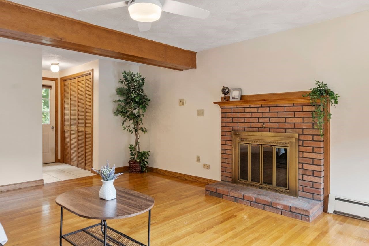 Single Family Residence at 4 Apple Tree Ln, Wilmington MA 01887, Wilmington, photo 10 of 33