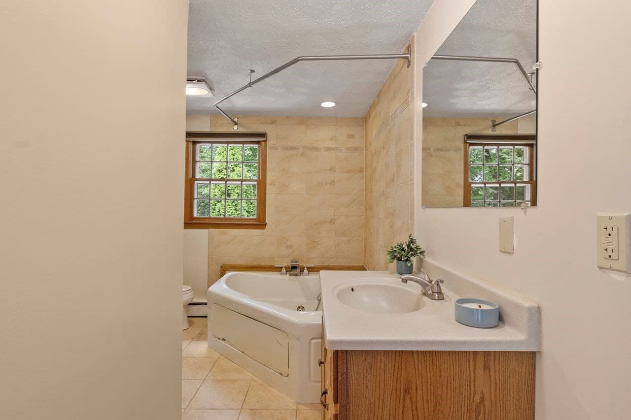 Single Family Residence at 4 Apple Tree Ln, Wilmington MA 01887, Wilmington, photo 15 of 33