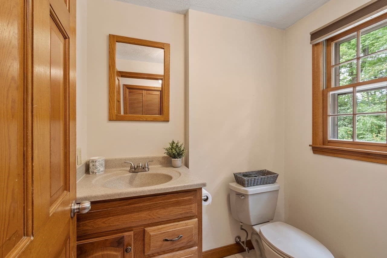 Single Family Residence at 4 Apple Tree Ln, Wilmington MA 01887, Wilmington, photo 11 of 33