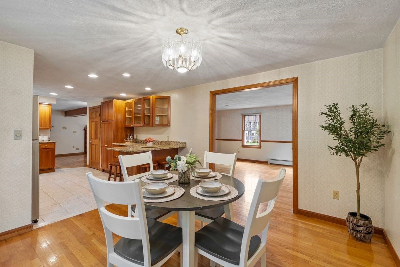 Single Family Residence at 4 Apple Tree Ln, Wilmington MA 01887, Wilmington, photo 4 of 33