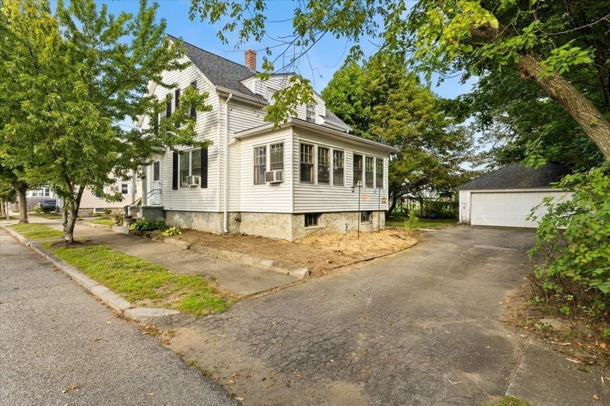 Single Family Residence at 94 Stamford Ave, Providence RI 02907, Providence, photo 2 of 25