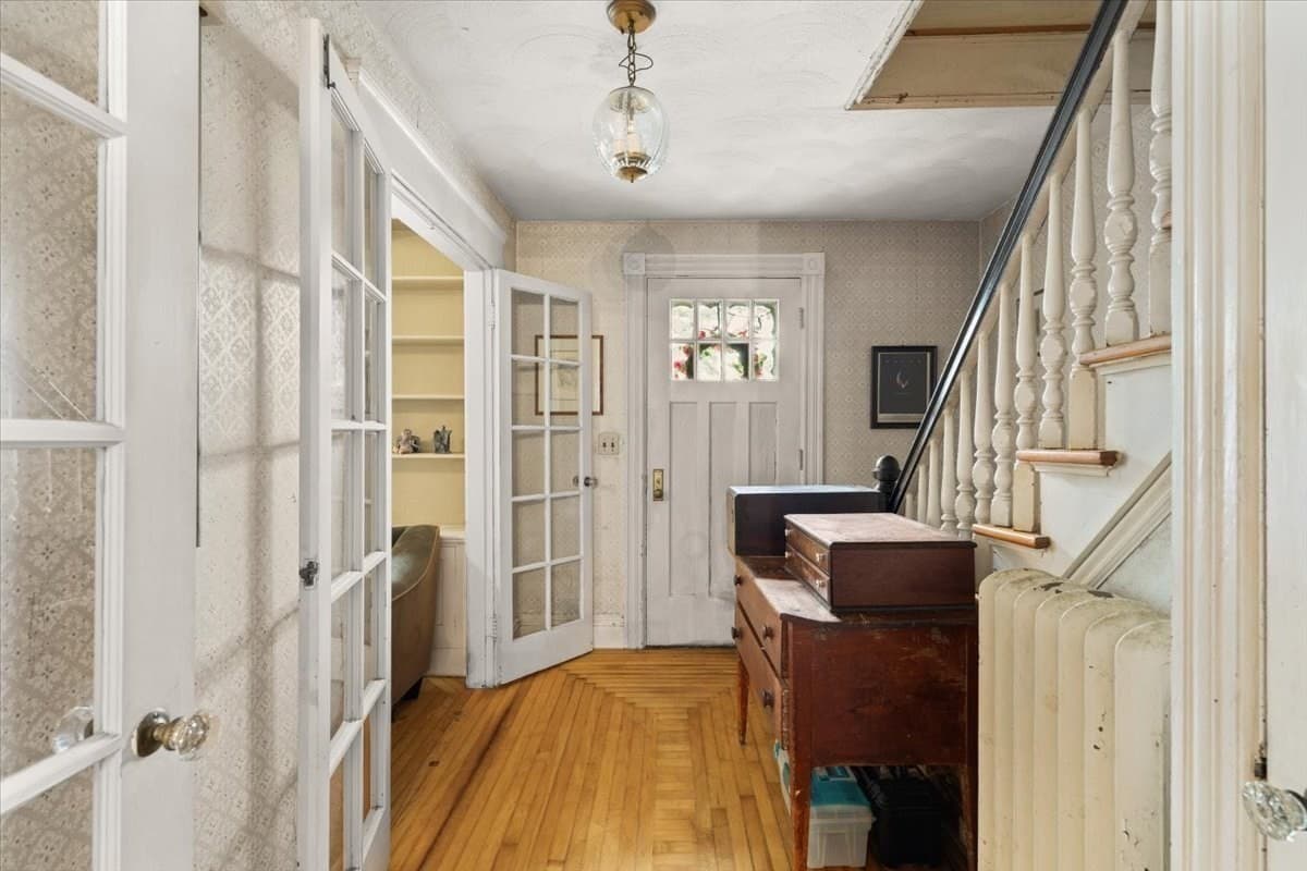 Single Family Residence at 94 Stamford Ave, Providence RI 02907, Providence, photo 6 of 25