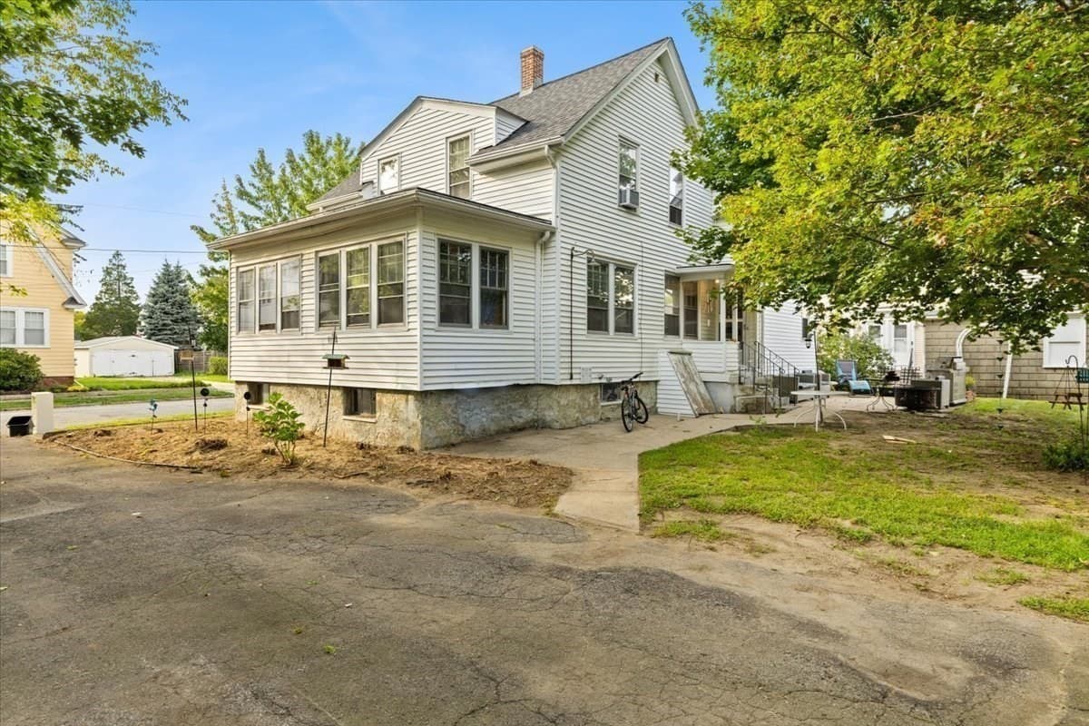 Single Family Residence at 94 Stamford Ave, Providence RI 02907, Providence, photo 3 of 25