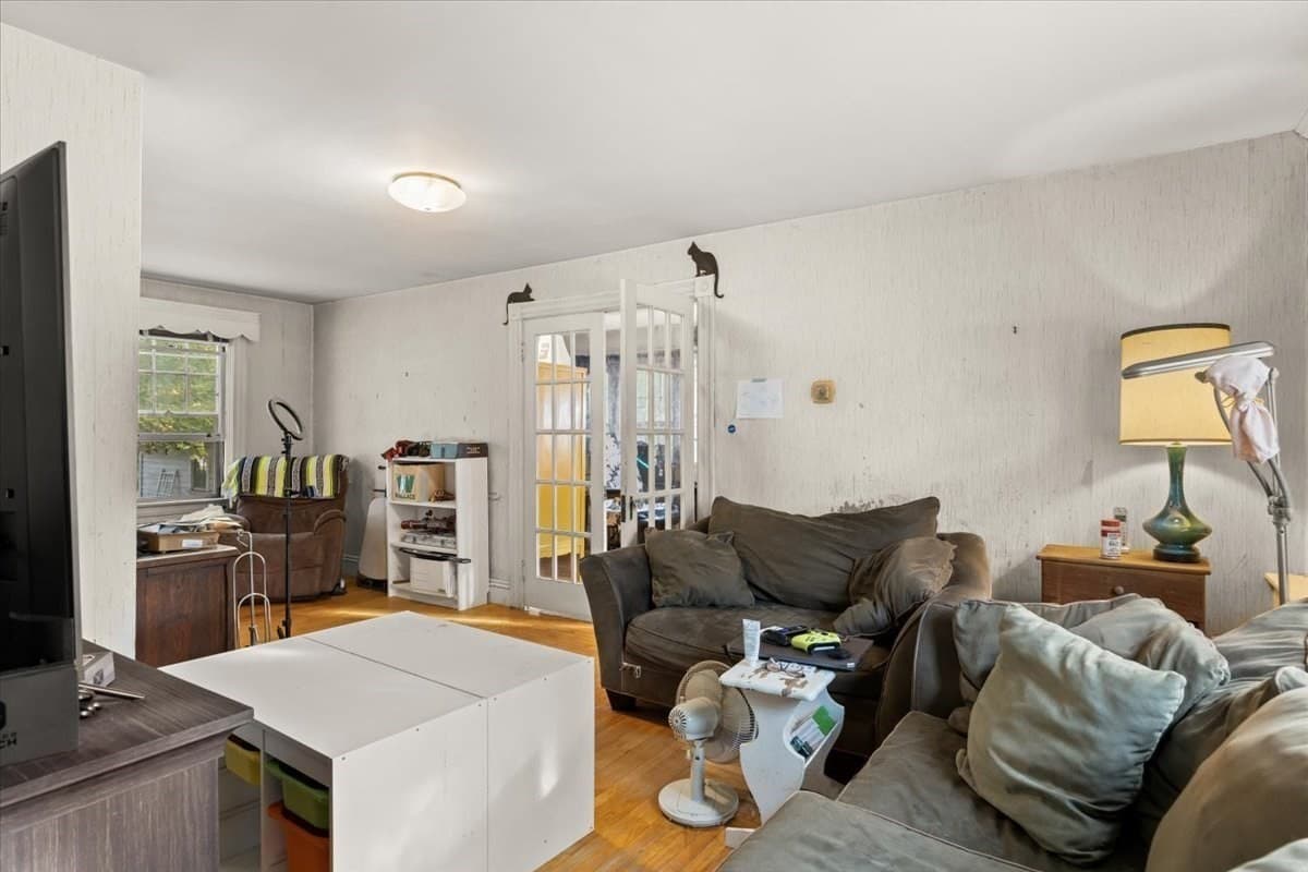 Single Family Residence at 94 Stamford Ave, Providence RI 02907, Providence, photo 9 of 25
