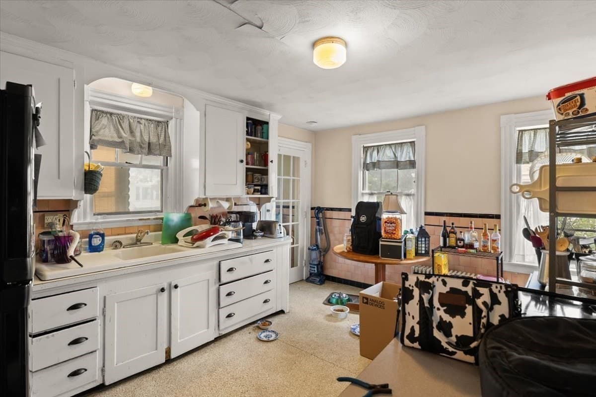 Single Family Residence at 94 Stamford Ave, Providence RI 02907, Providence, photo 11 of 25