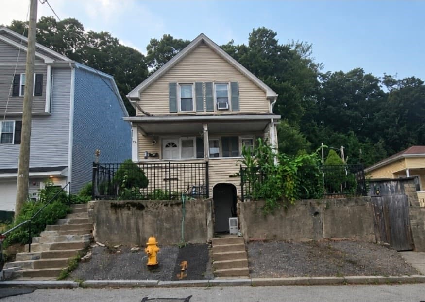 51 Chilmark St, Worcester MA 01604