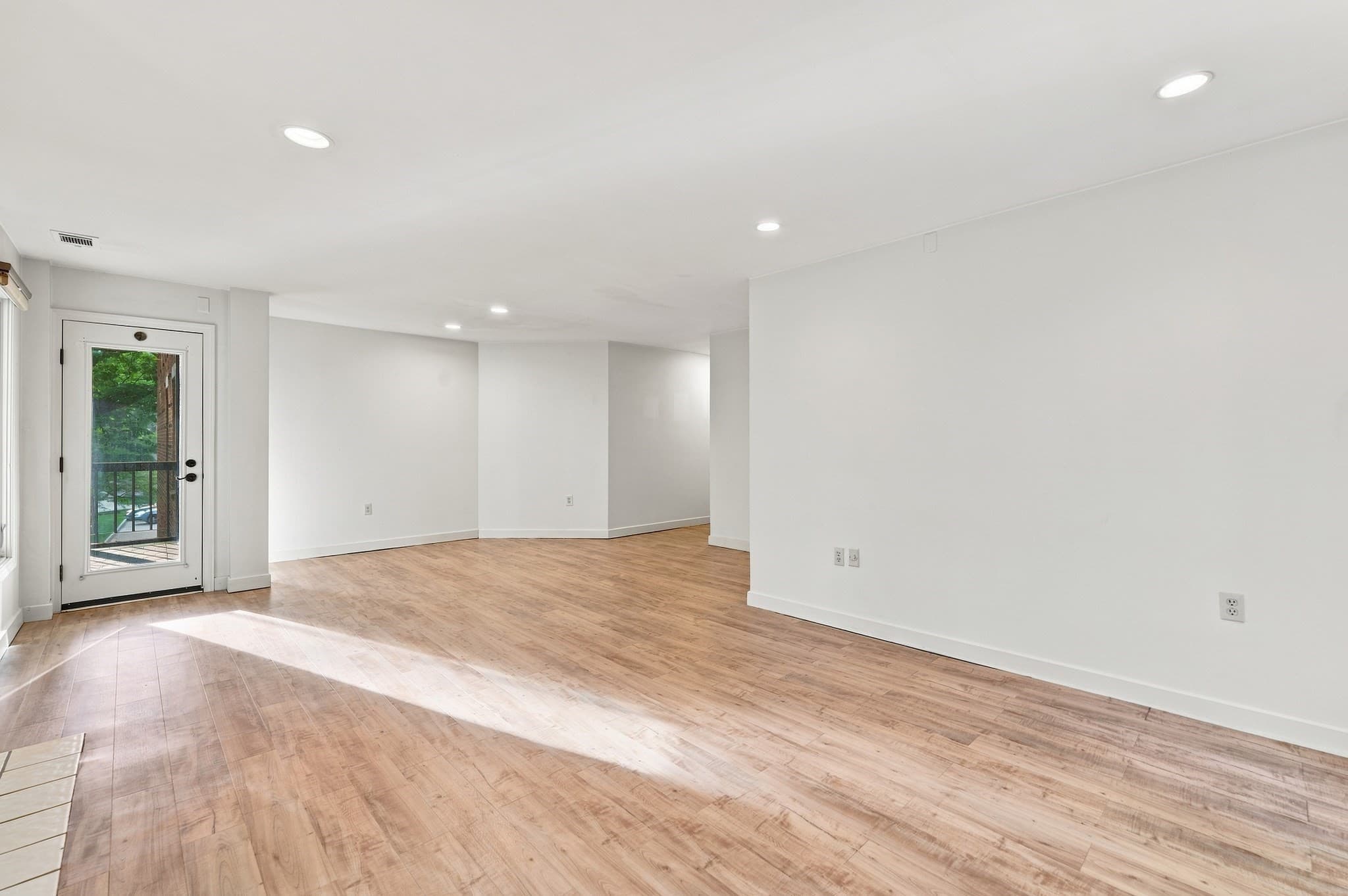 Condominium at 770 Salisbury # 322, Worcester MA 01609, Worcester, photo 12 of 35