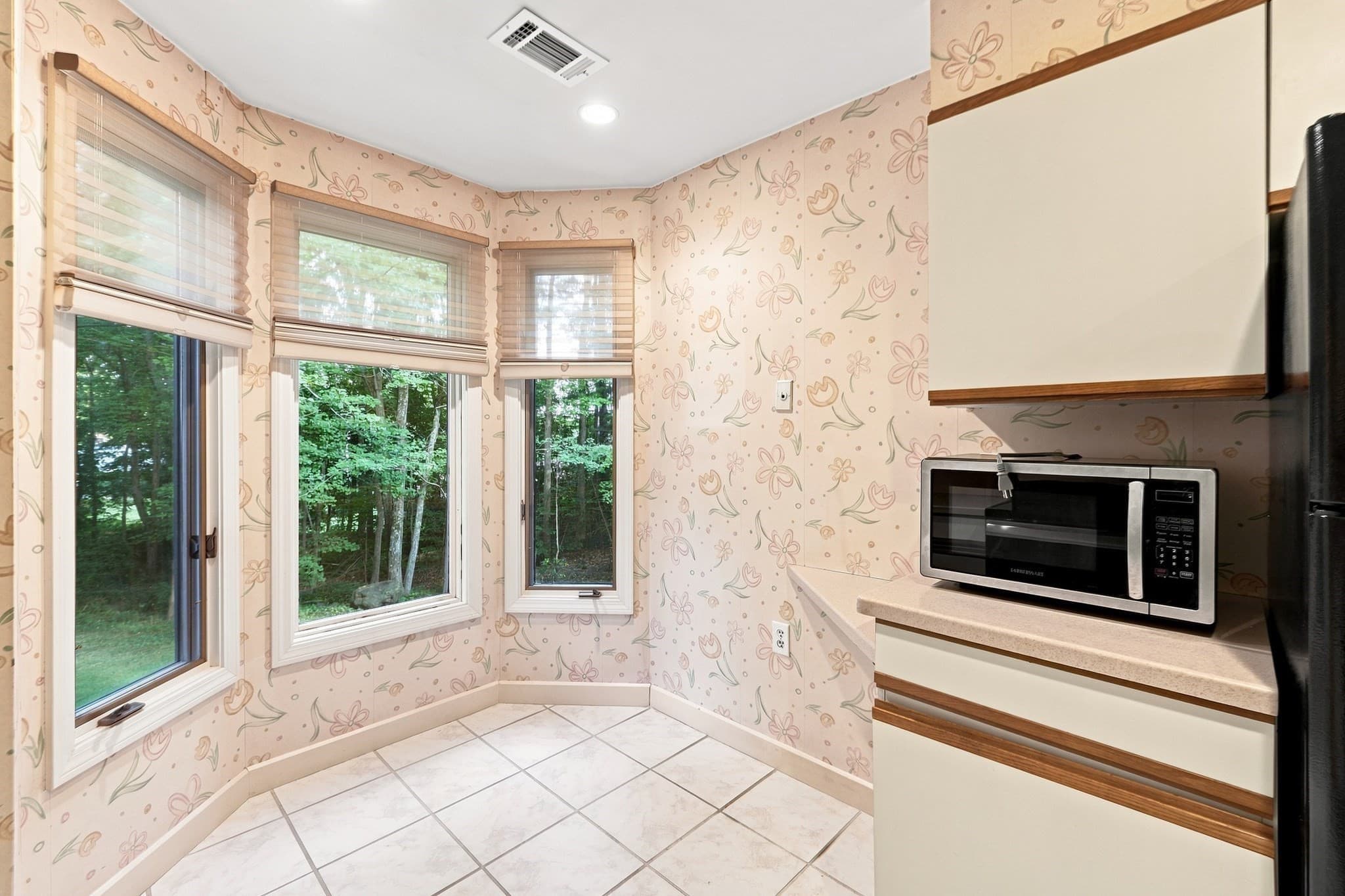Condominium at 770 Salisbury # 322, Worcester MA 01609, Worcester, photo 18 of 35