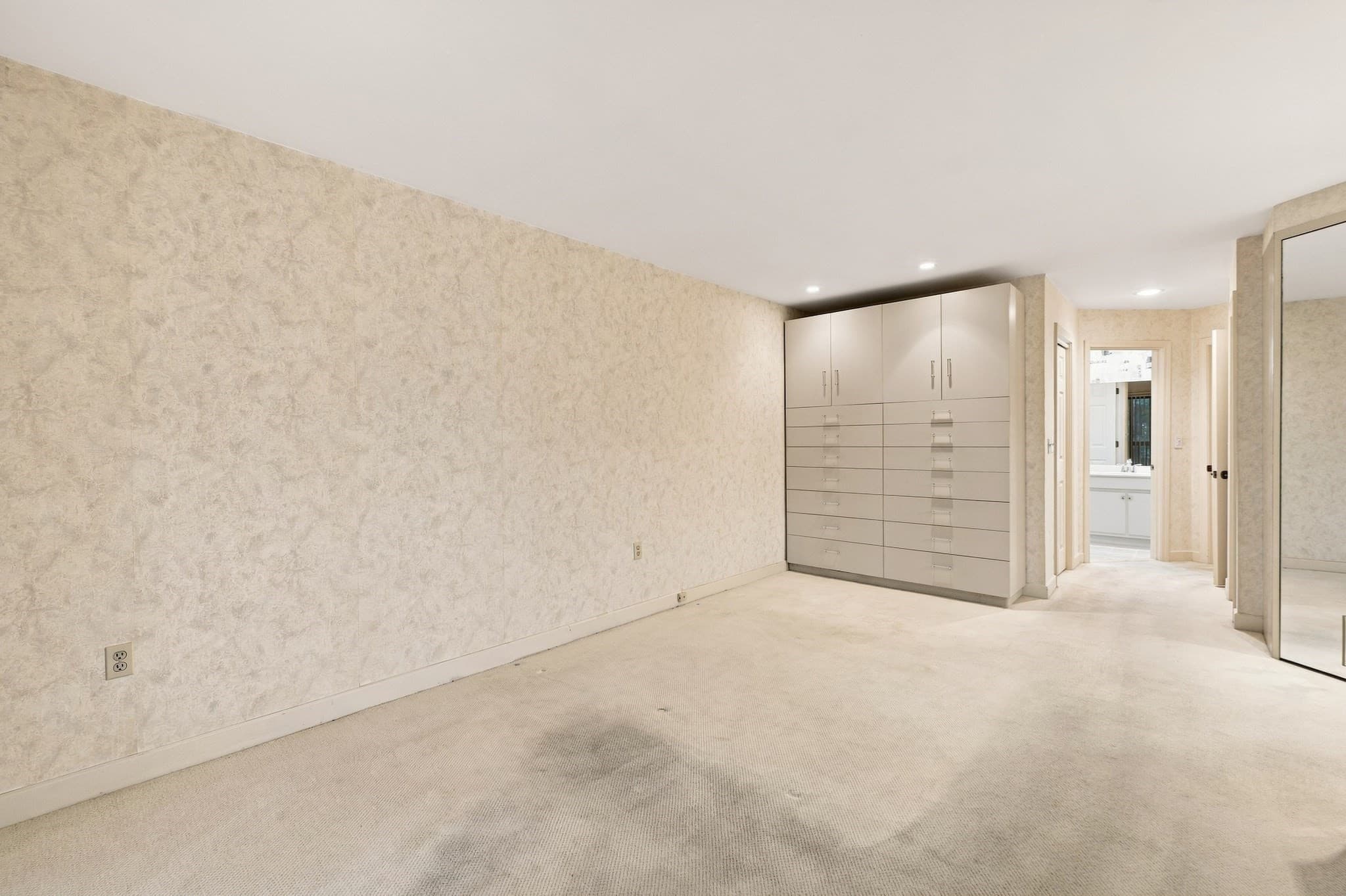 Condominium at 770 Salisbury # 322, Worcester MA 01609, Worcester, photo 29 of 35