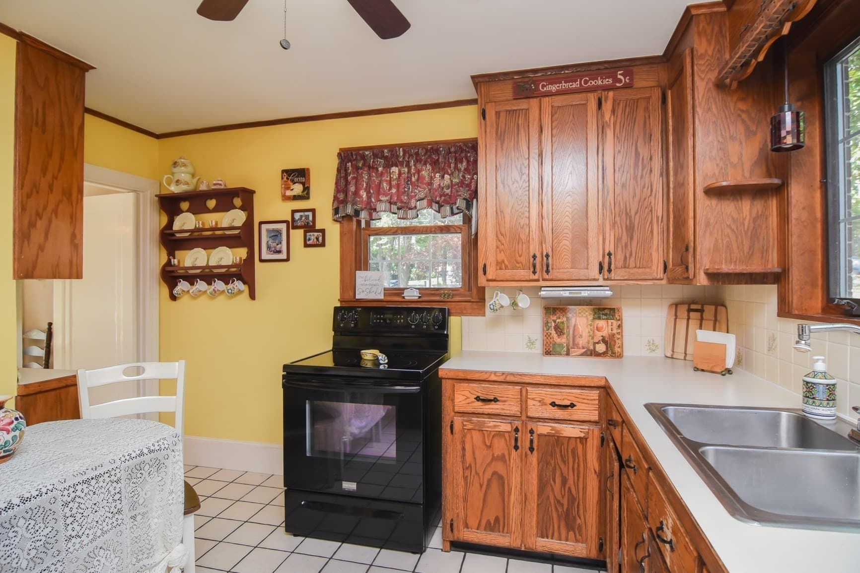 Single Family Residence at 12 Houston Ave, Methuen MA 01844, Methuen, photo 6 of 42
