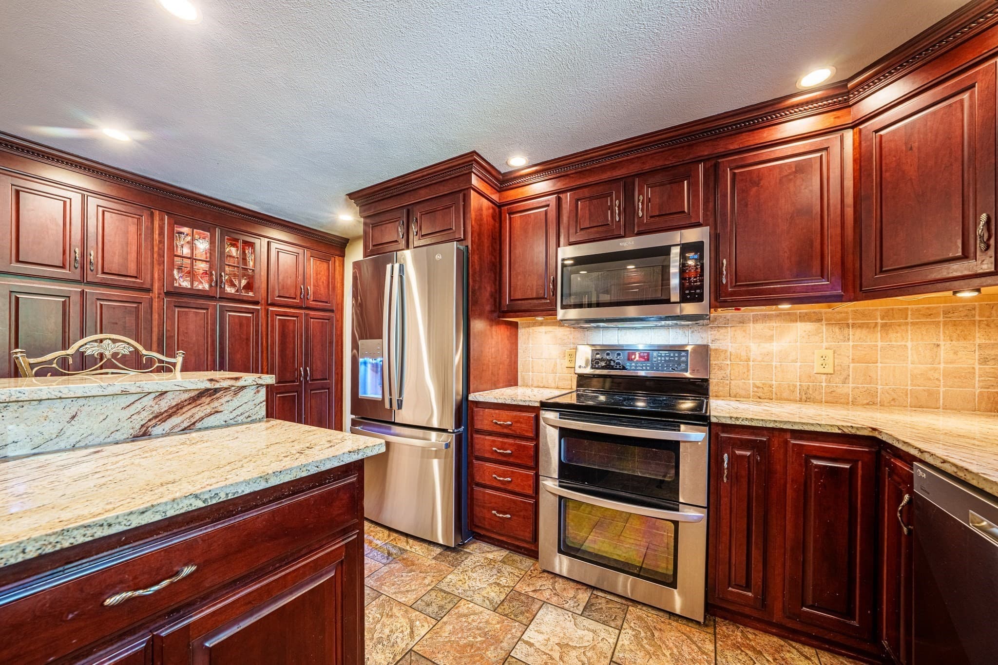 Single Family Residence at 12 Clarridge Circle, Milford MA 01757, Milford, photo 3 of 39