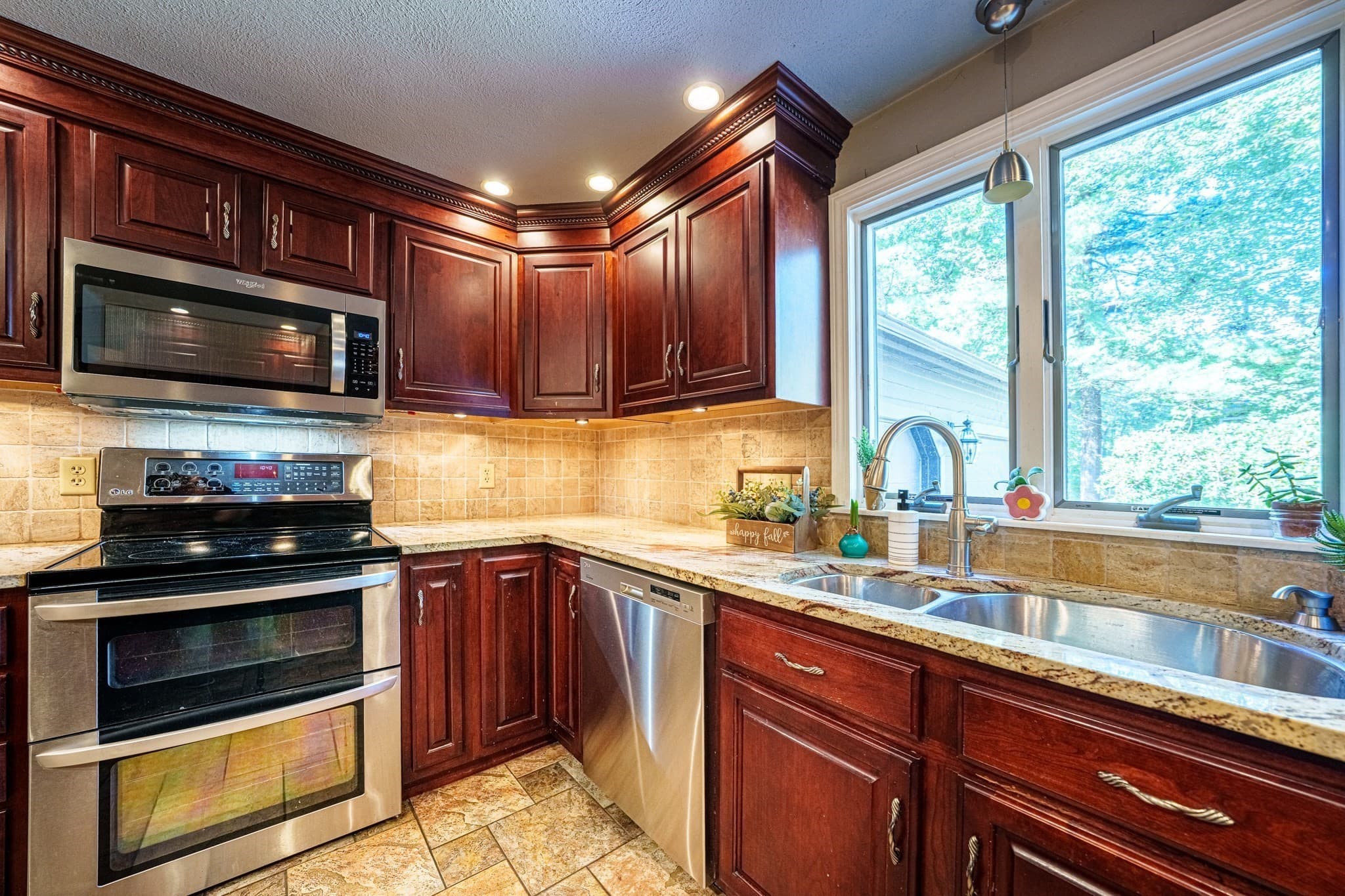 Single Family Residence at 12 Clarridge Circle, Milford MA 01757, Milford, photo 4 of 39