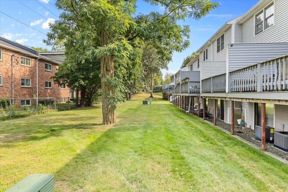 Condominium at 162 Oak St # 9, Taunton MA 02780, Taunton, photo 6 of 23