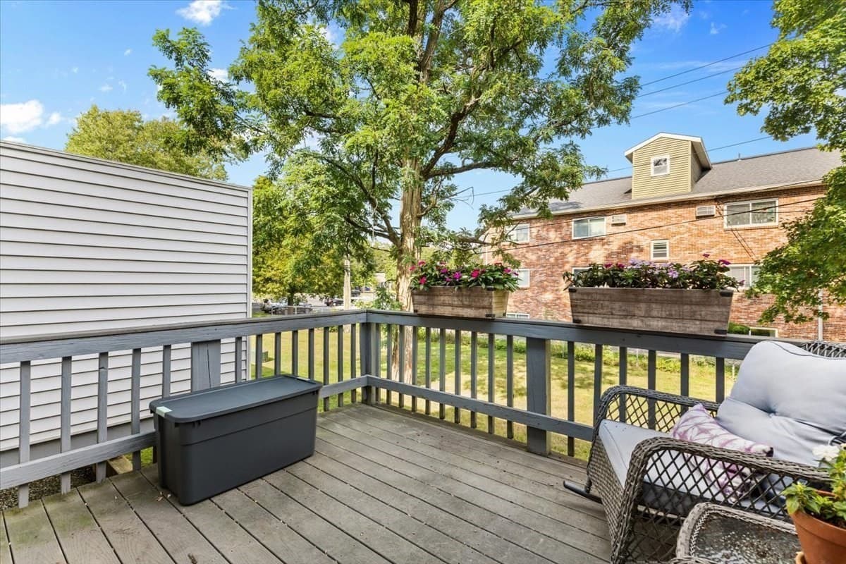 Condominium at 162 Oak St # 9, Taunton MA 02780, Taunton, photo 3 of 23