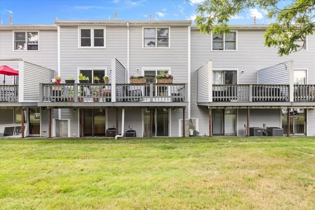 Condominium at 162 Oak St # 9, Taunton MA 02780, Taunton, photo 5 of 23
