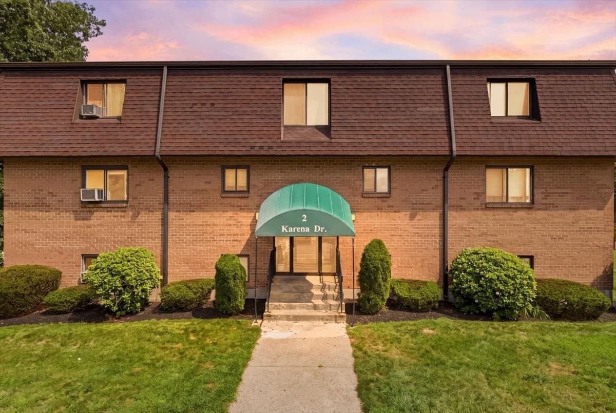 2 Karena Drive # 12, Taunton MA 02780