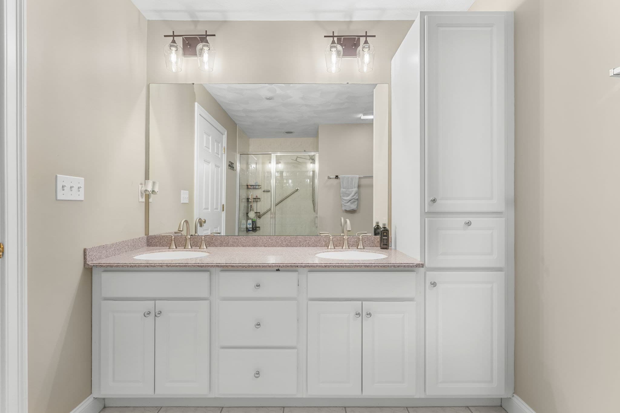 Condominium at 10 Charnstaff Ln # 404, Billerica MA 01821, Billerica, photo 17 of 38