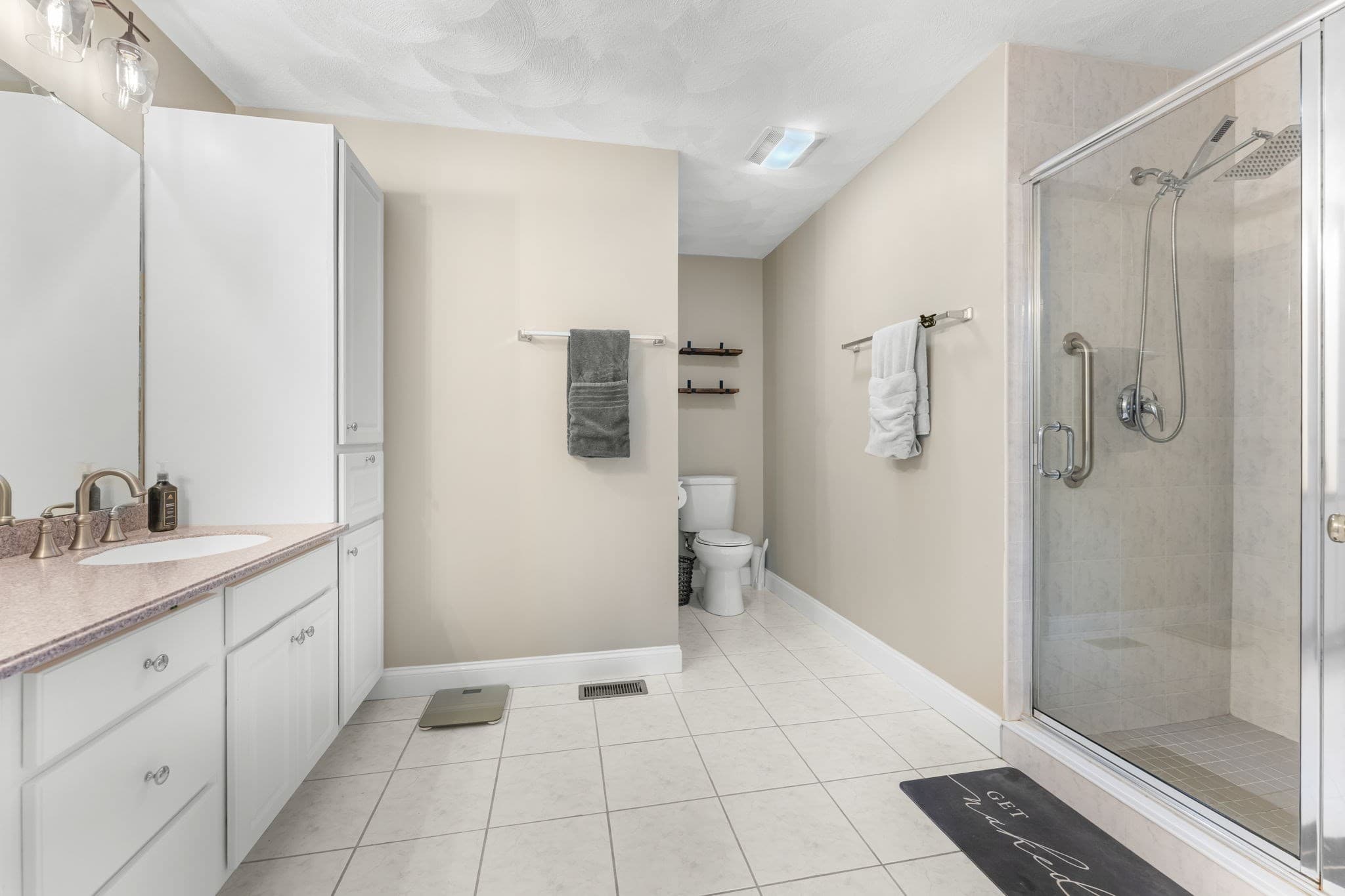 Condominium at 10 Charnstaff Ln # 404, Billerica MA 01821, Billerica, photo 16 of 38