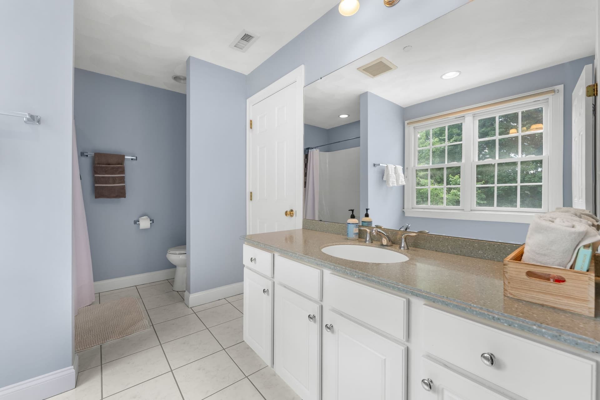 Condominium at 10 Charnstaff Ln # 404, Billerica MA 01821, photo 26 of 38