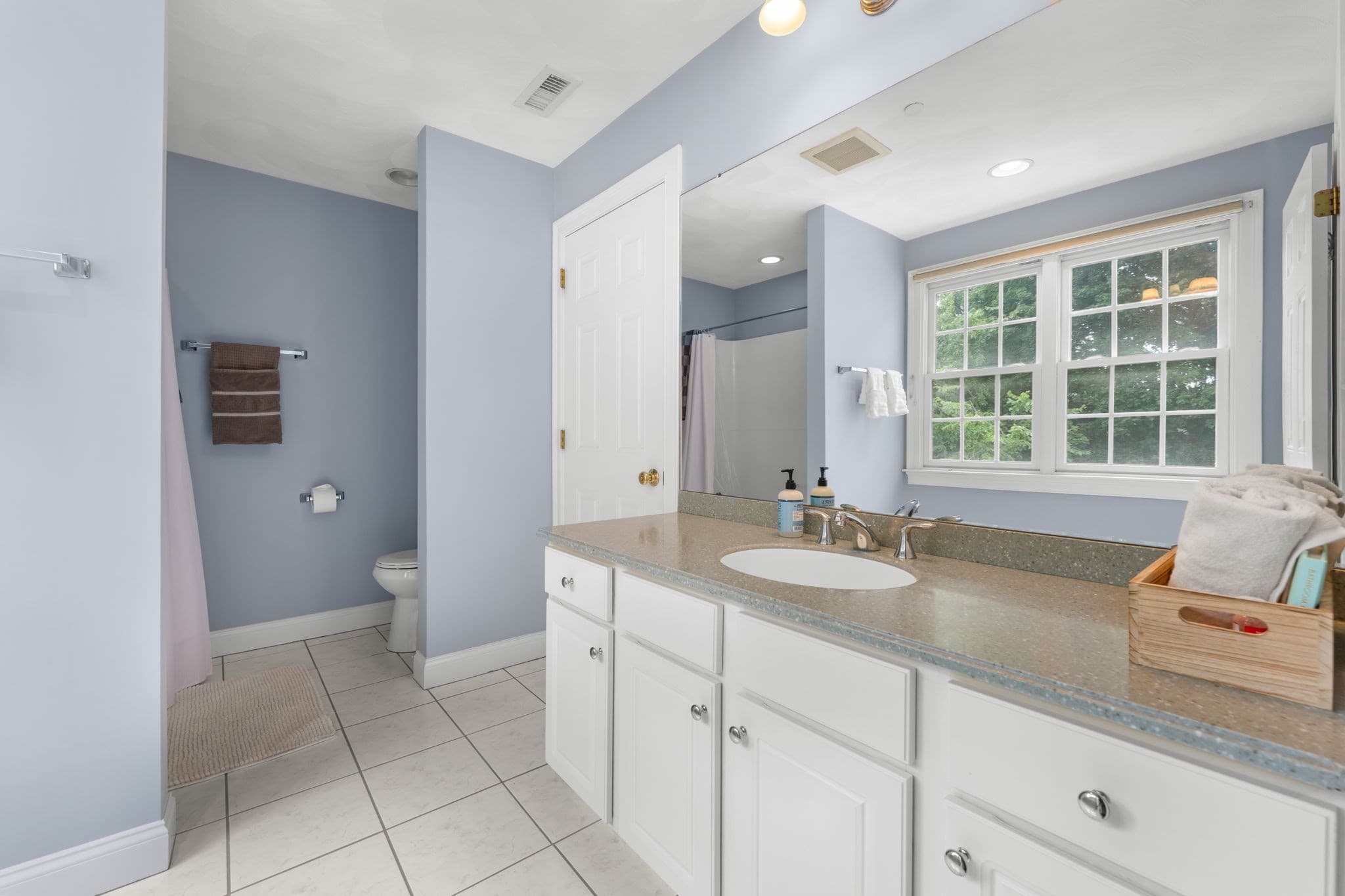 Condominium at 10 Charnstaff Ln # 404, Billerica MA 01821, Billerica, photo 26 of 38