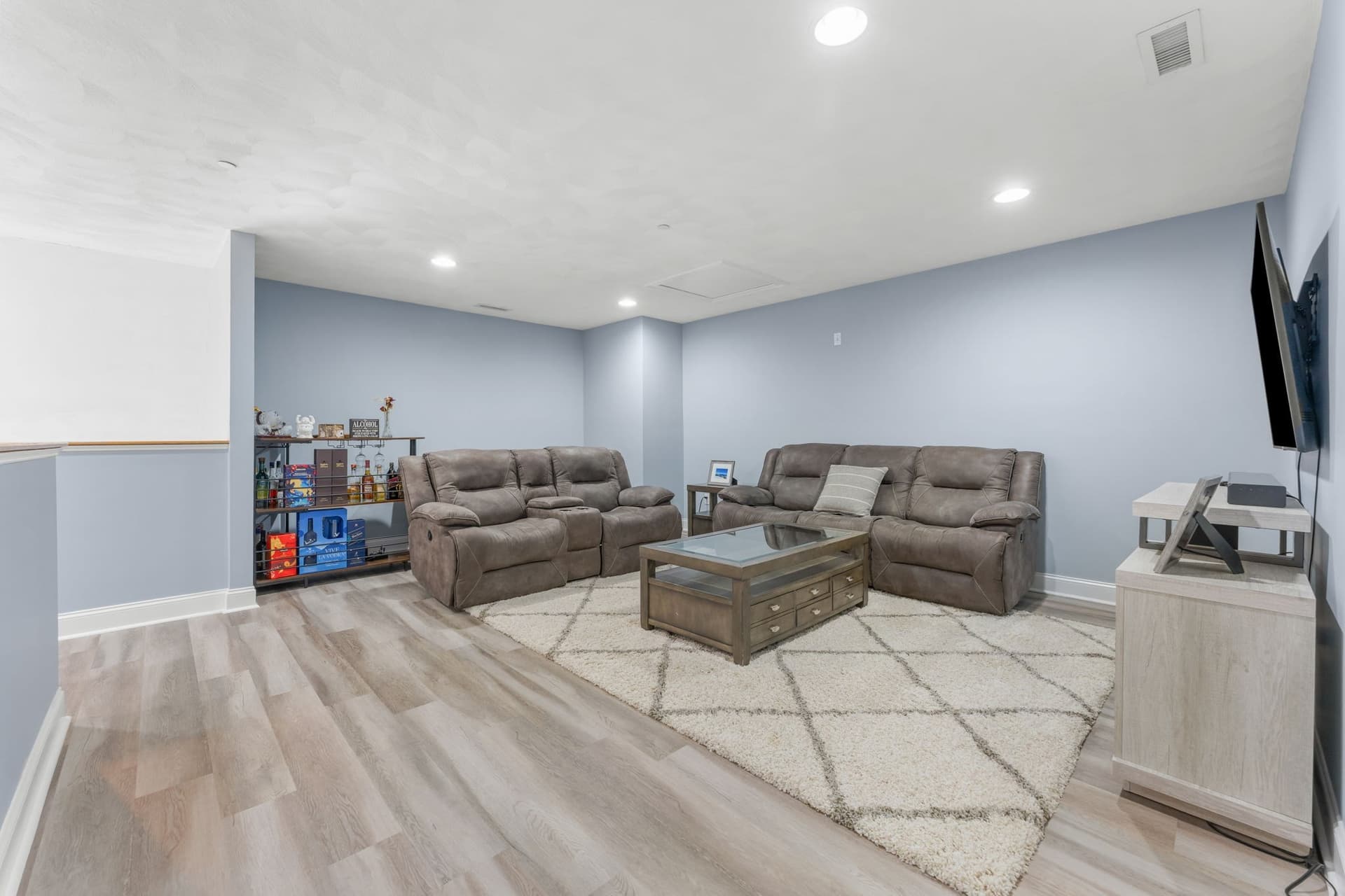 Condominium at 10 Charnstaff Ln # 404, Billerica MA 01821, photo 24 of 38