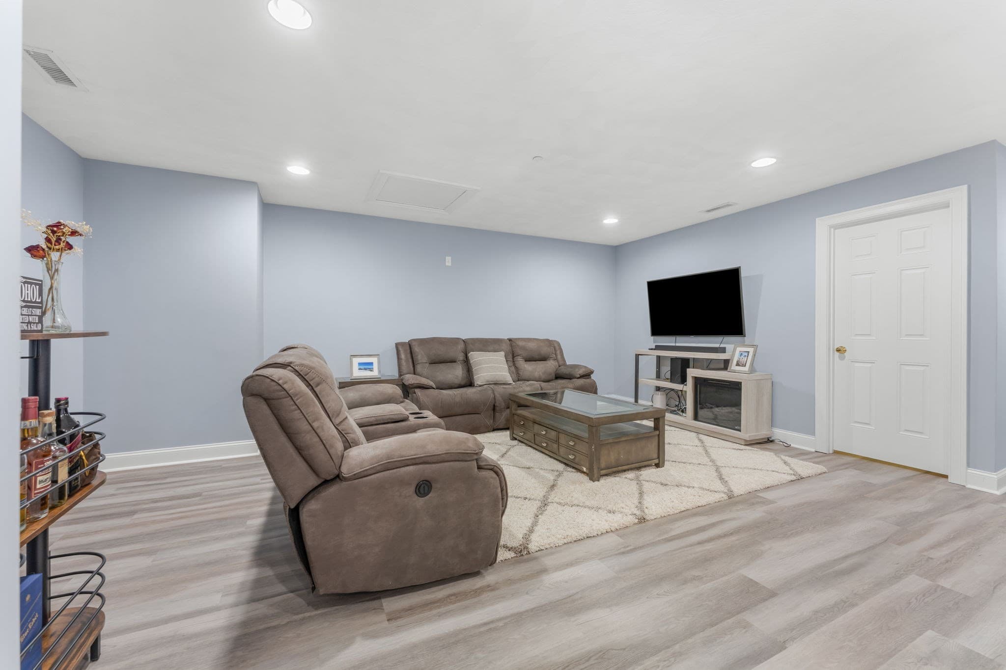 Condominium at 10 Charnstaff Ln # 404, Billerica MA 01821, Billerica, photo 25 of 38