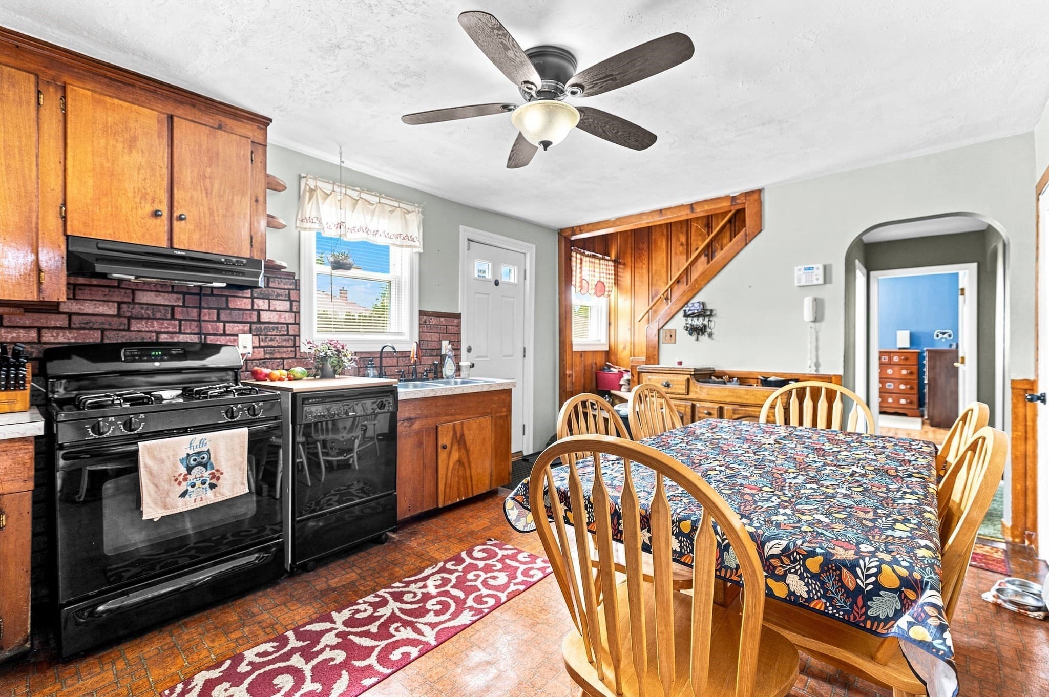 Single Family Residence at 577 Pokross St, Fall River MA 02724, Fall River, photo 4 of 31