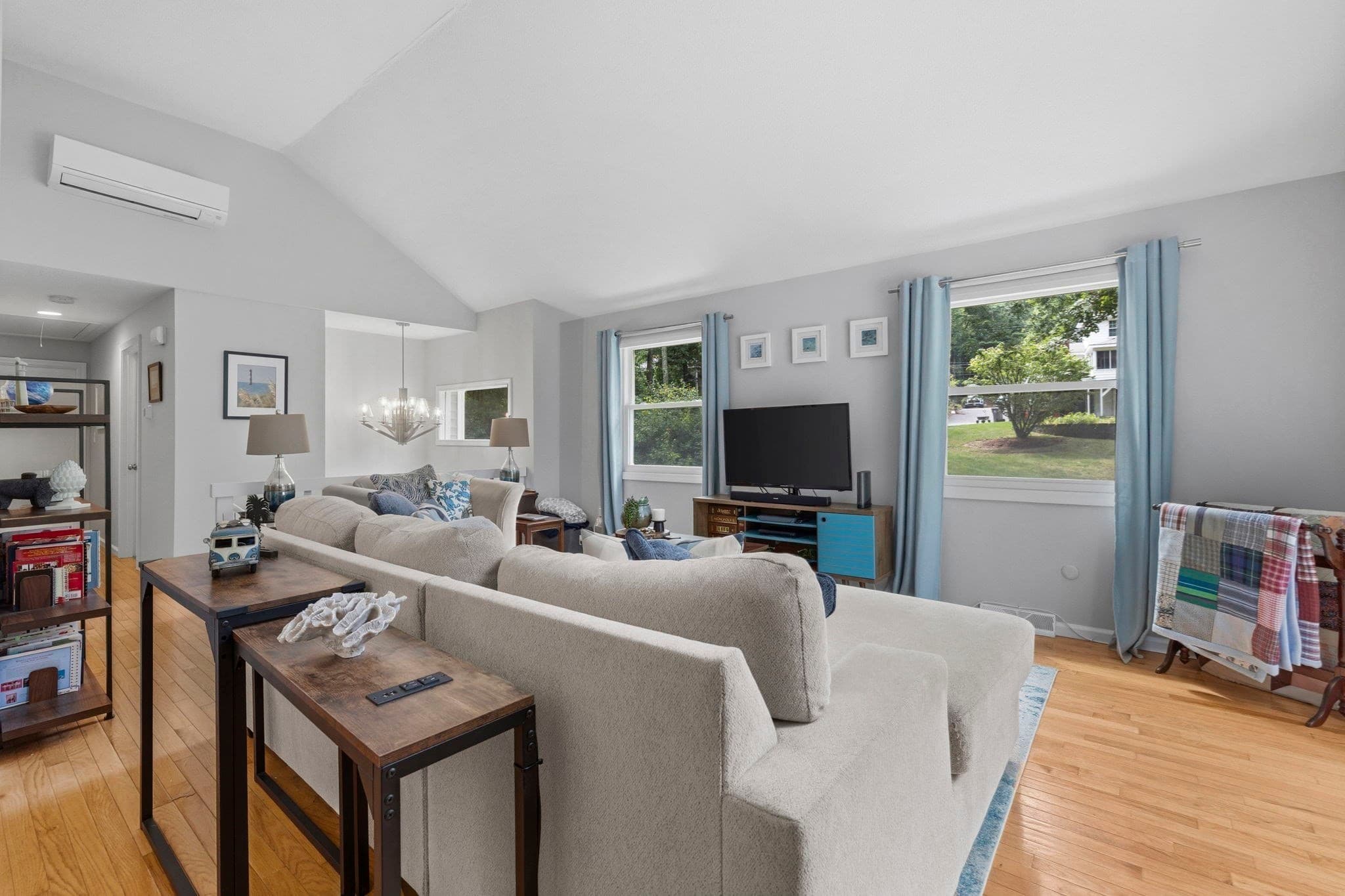 Single Family Residence at 55 Overlook Dr W, Framingham MA 01701, Framingham, photo 7 of 28