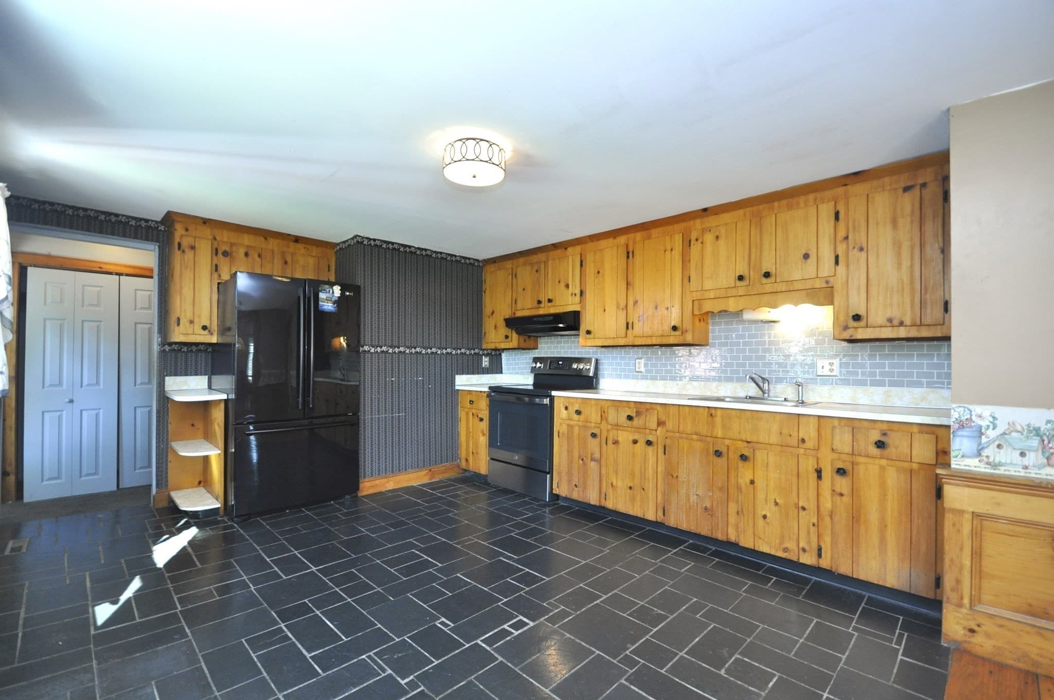Single Family Residence at 466 Summer St, East Bridgewater MA 02333, East Bridgewater, photo 5 of 28