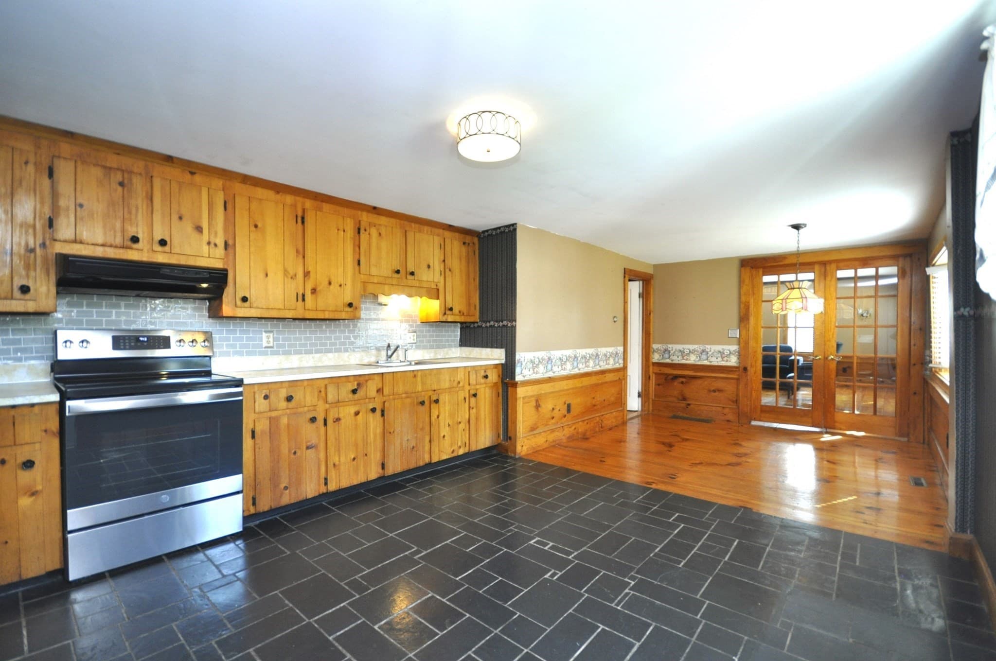 Single Family Residence at 466 Summer St, East Bridgewater MA 02333, East Bridgewater, photo 4 of 28