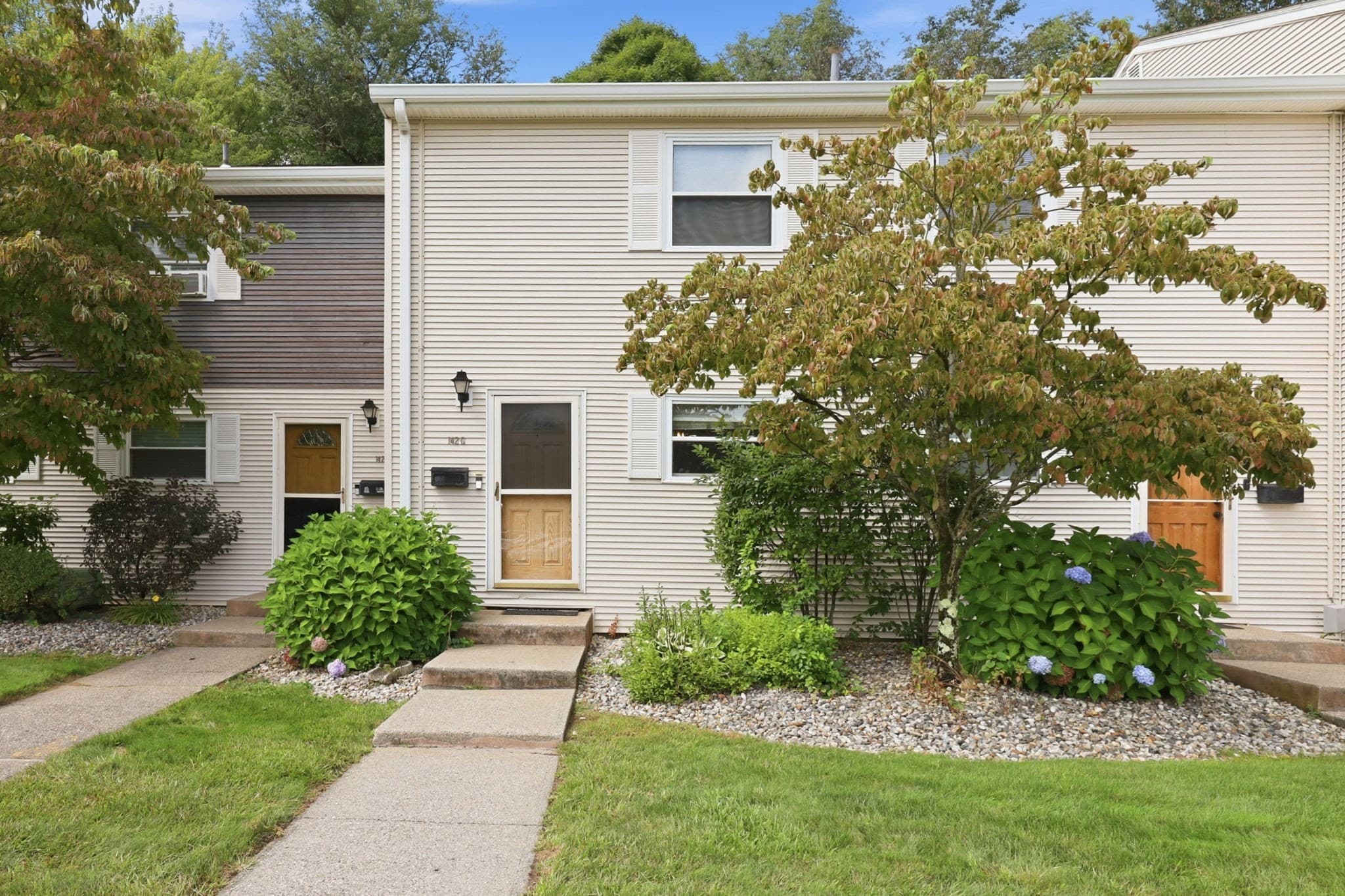 142 Autumn St # G, Agawam MA 01001