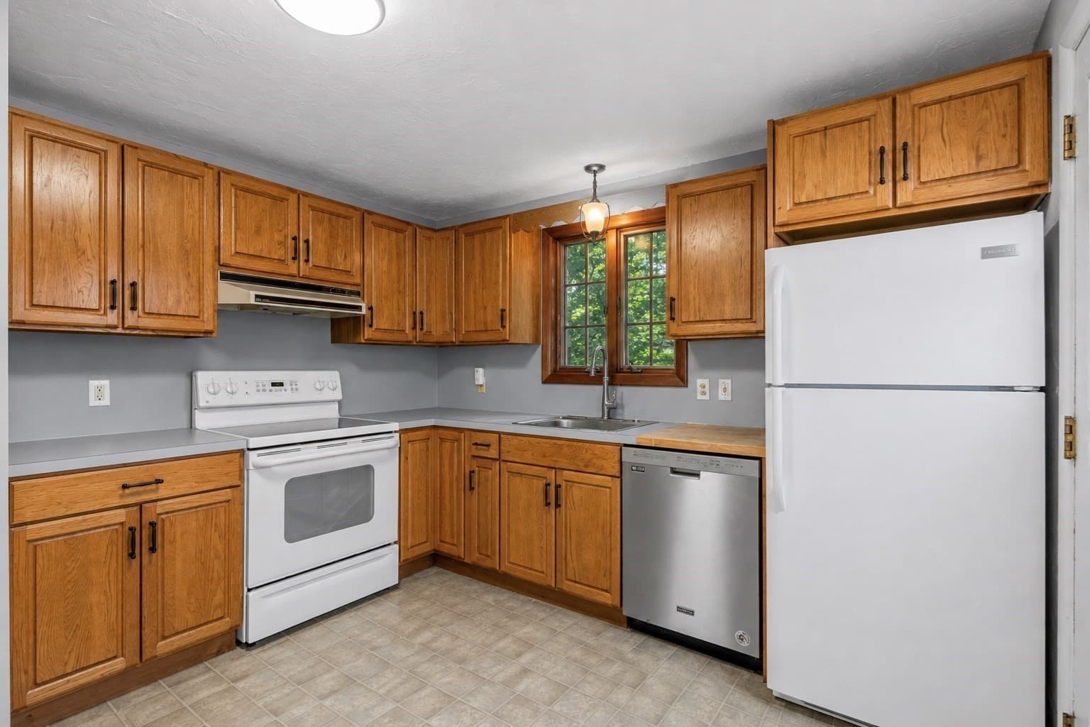 Single Family Residence at 37 Watson St., Braintree MA 02184, photo 9 of 18