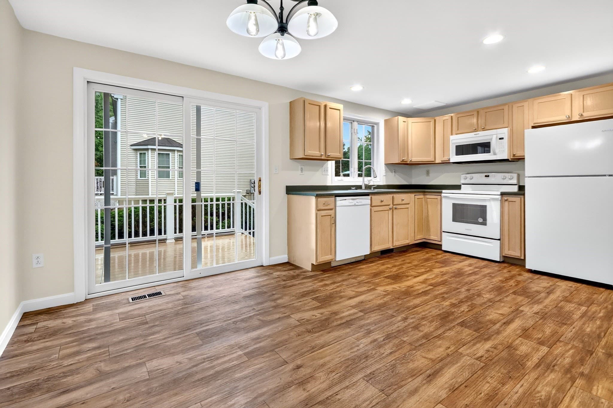 Condominium at 85 Steeple Chase Cir # 3, Attleboro MA 02703, Attleboro, photo 7 of 37
