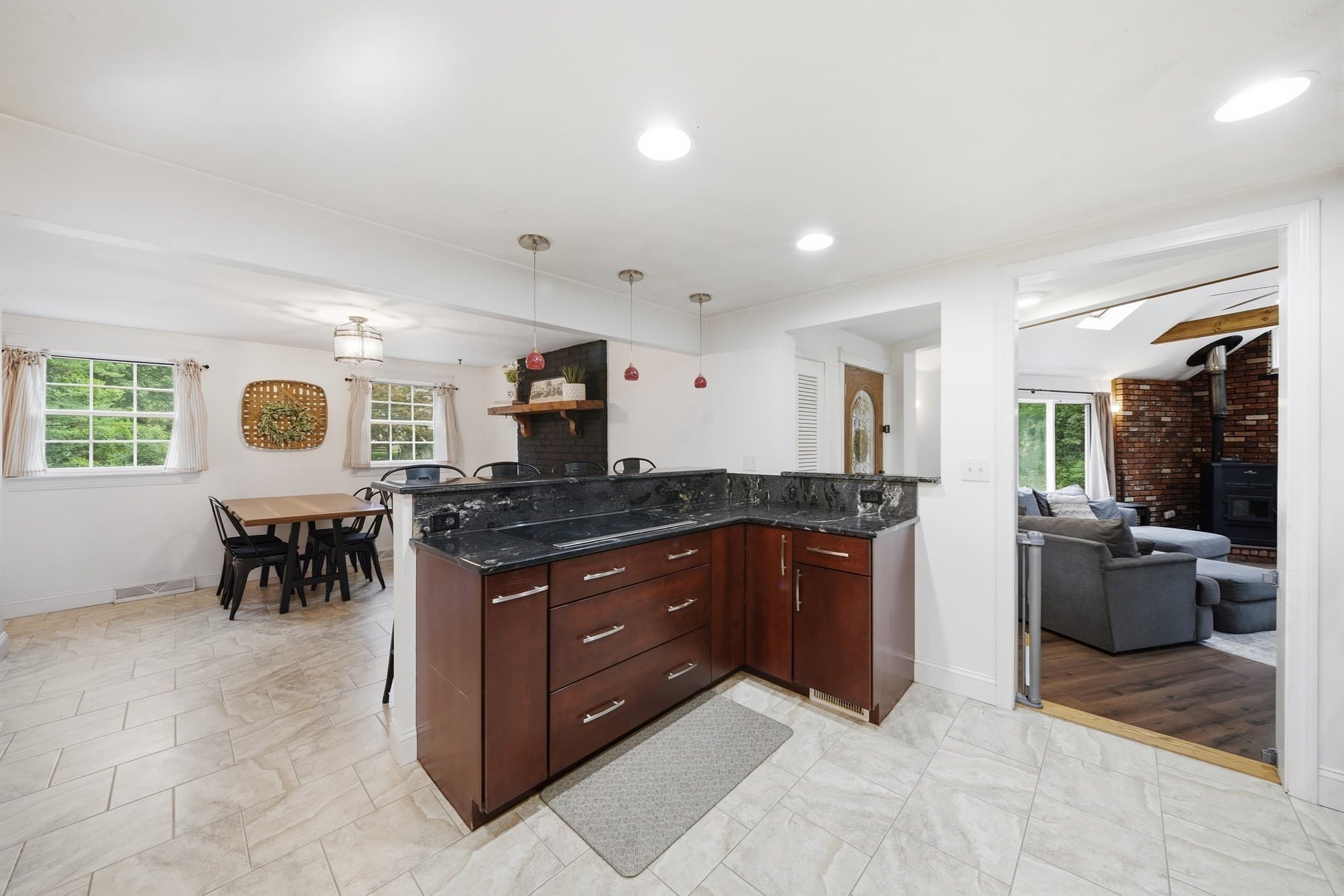 Single Family Residence at 9 Westgate Rd, Billerica MA 01862, photo 6 of 33