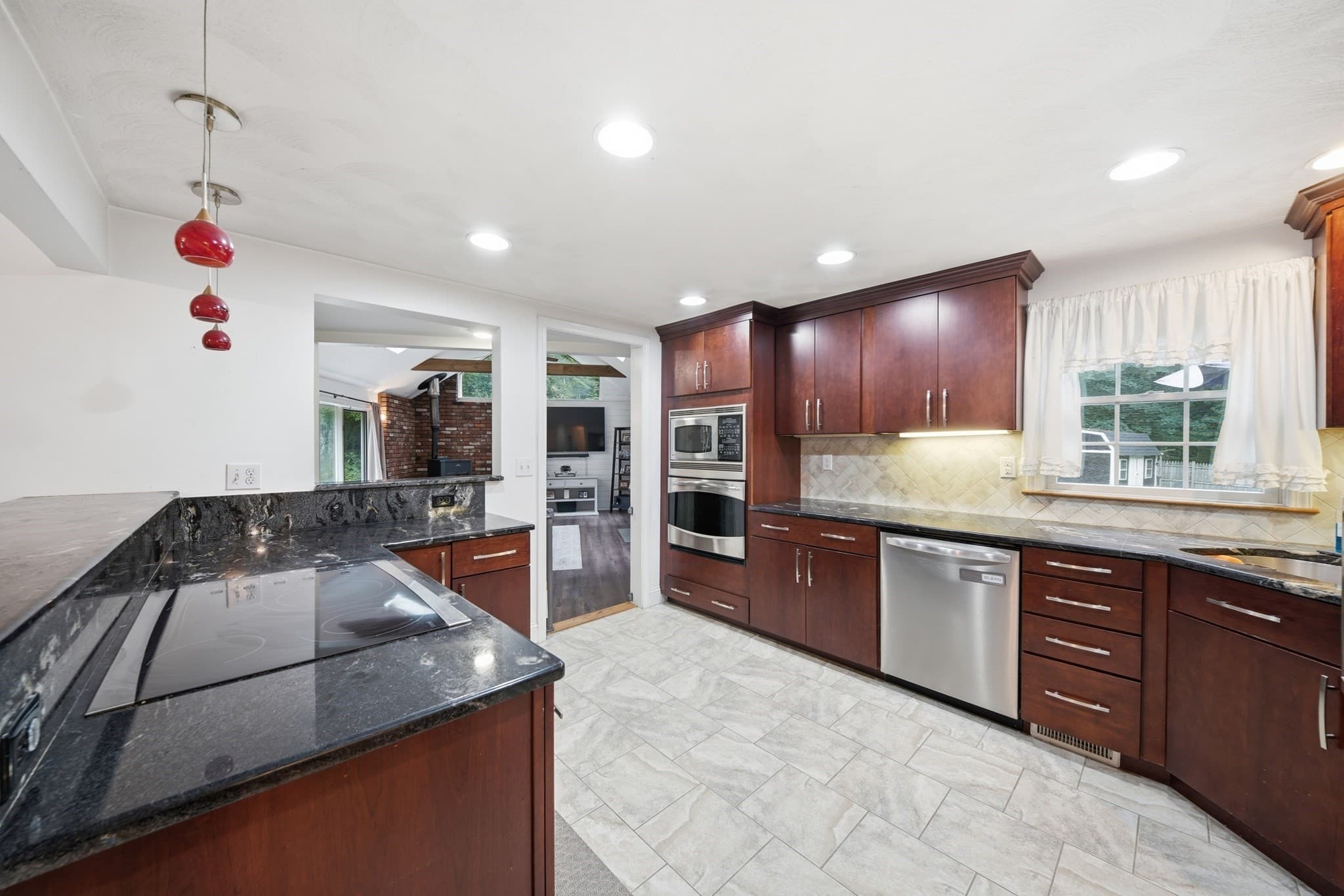 Single Family Residence at 9 Westgate Rd, Billerica MA 01862, photo 7 of 33