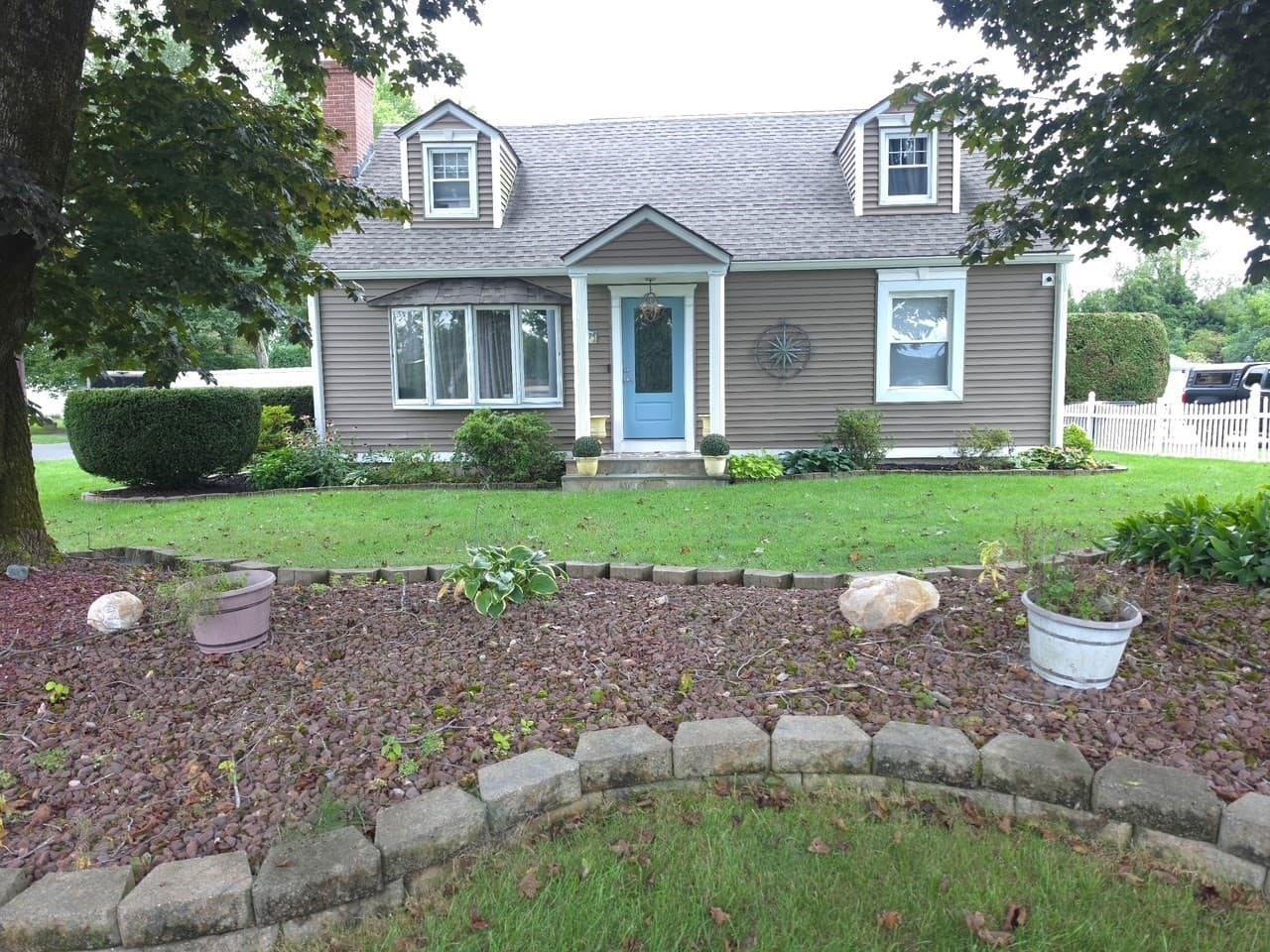 Single Family Residence at 417 River Rd, Agawam MA 01001, Agawam, photo 2 of 27