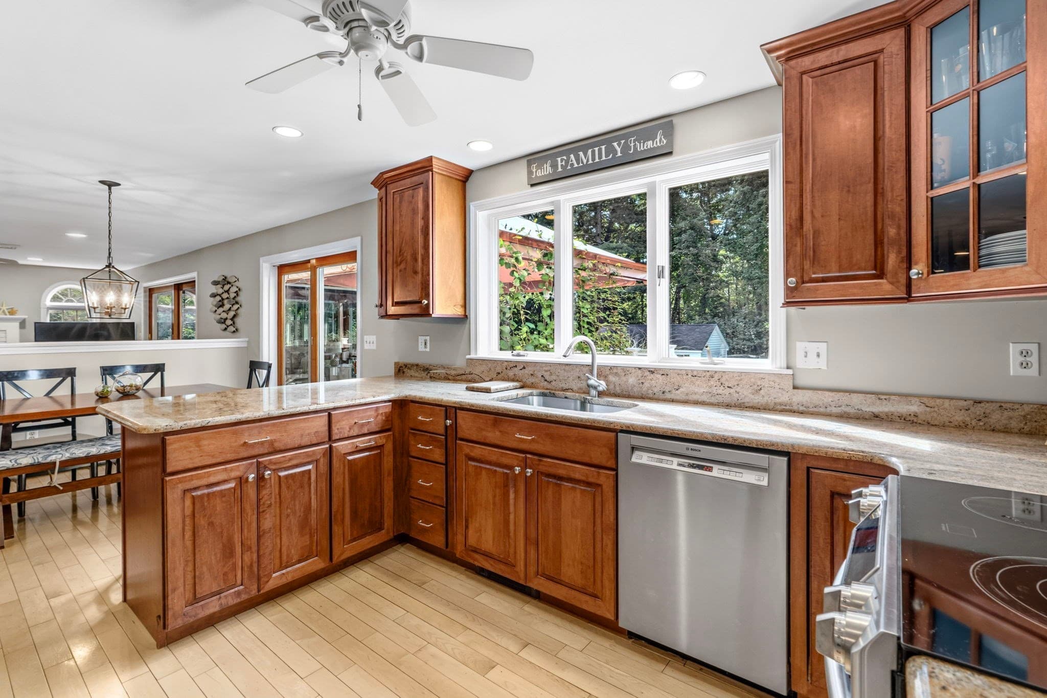 Single Family Residence at 28 Ashley Cir, Easthampton MA 01027, Easthampton, photo 4 of 42