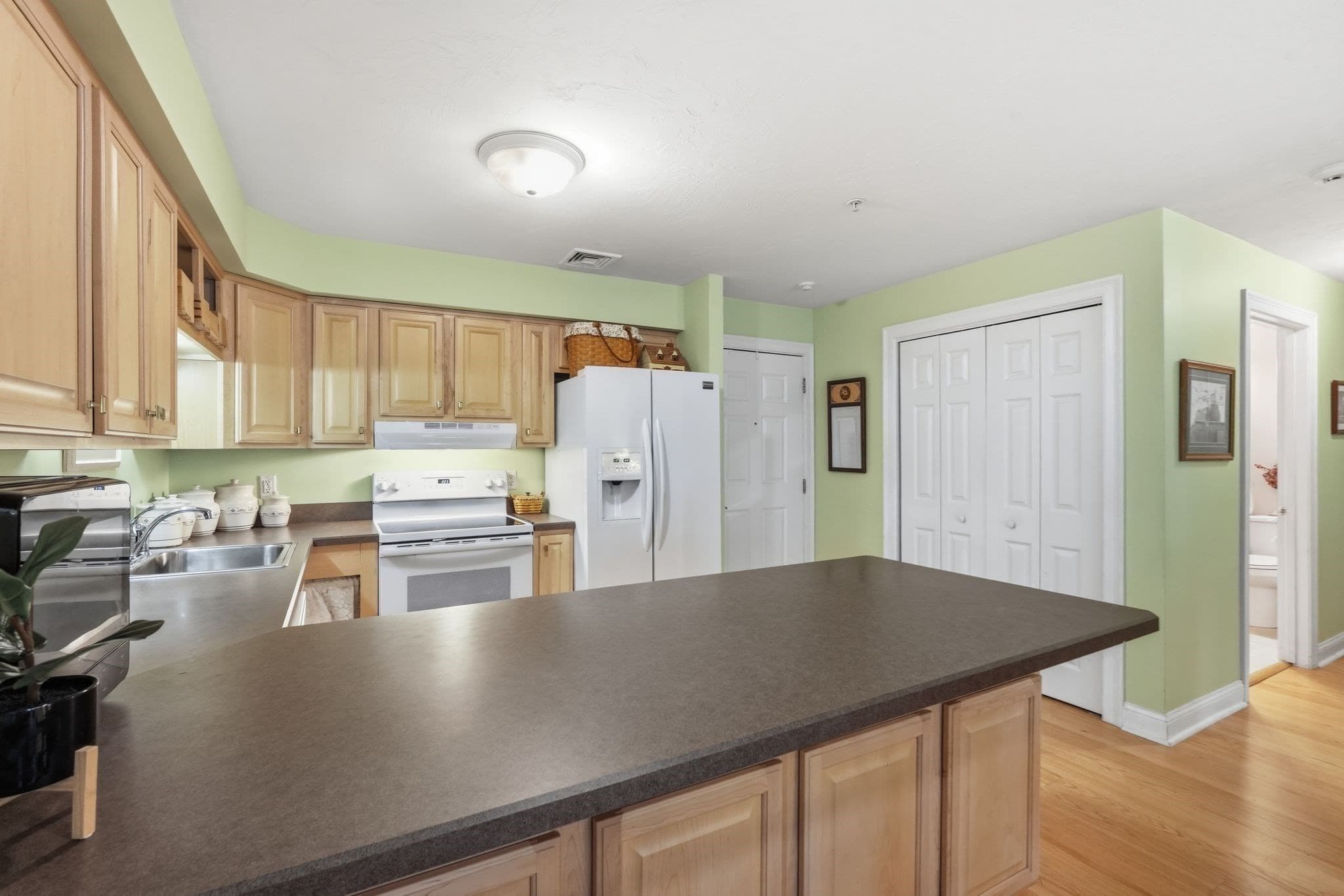 Condominium at 26 Greenleaves Dr # 611, Amherst MA 01002, Amherst, photo 9 of 28