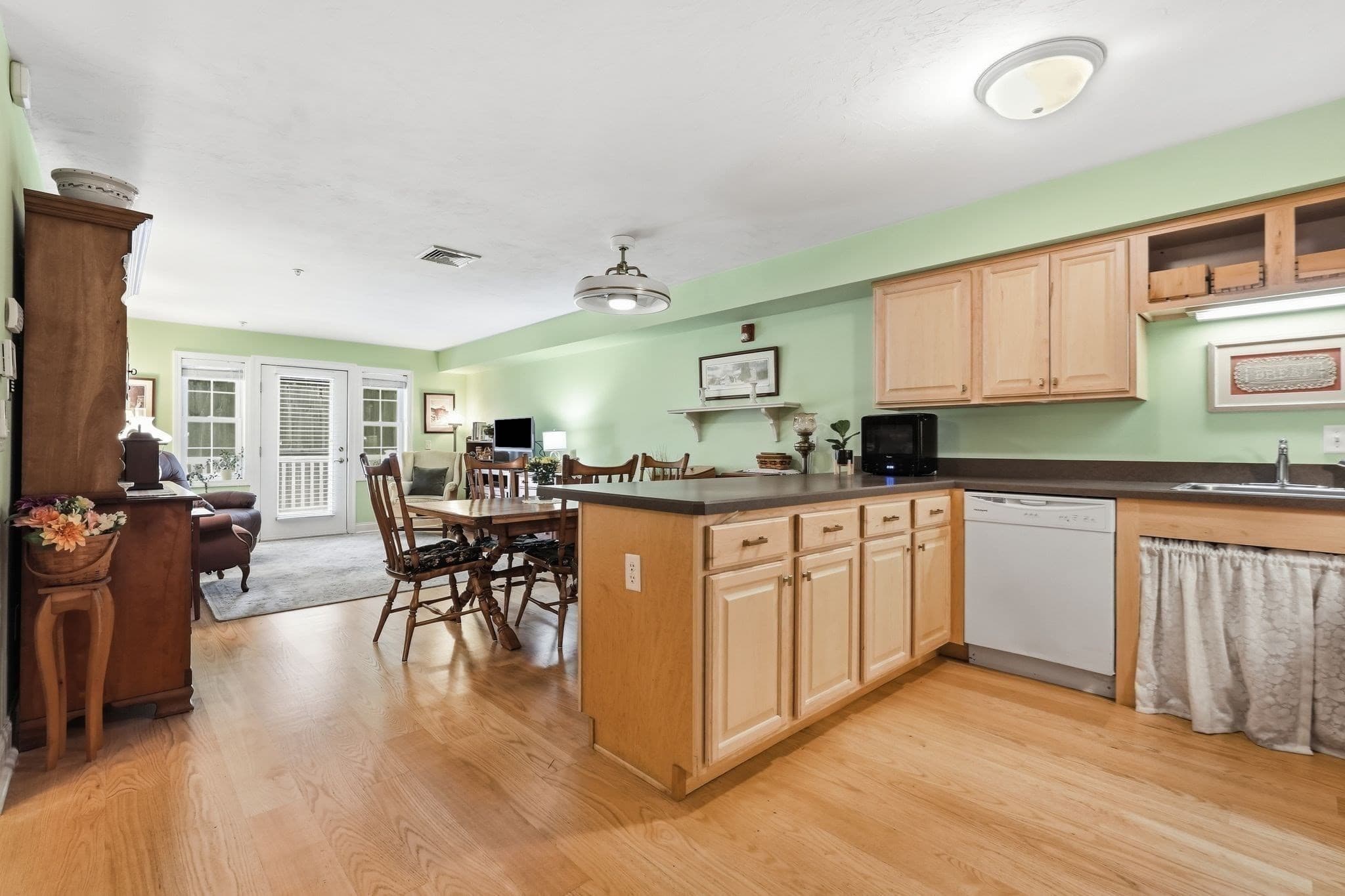 Condominium at 26 Greenleaves Dr # 611, Amherst MA 01002, Amherst, photo 8 of 28