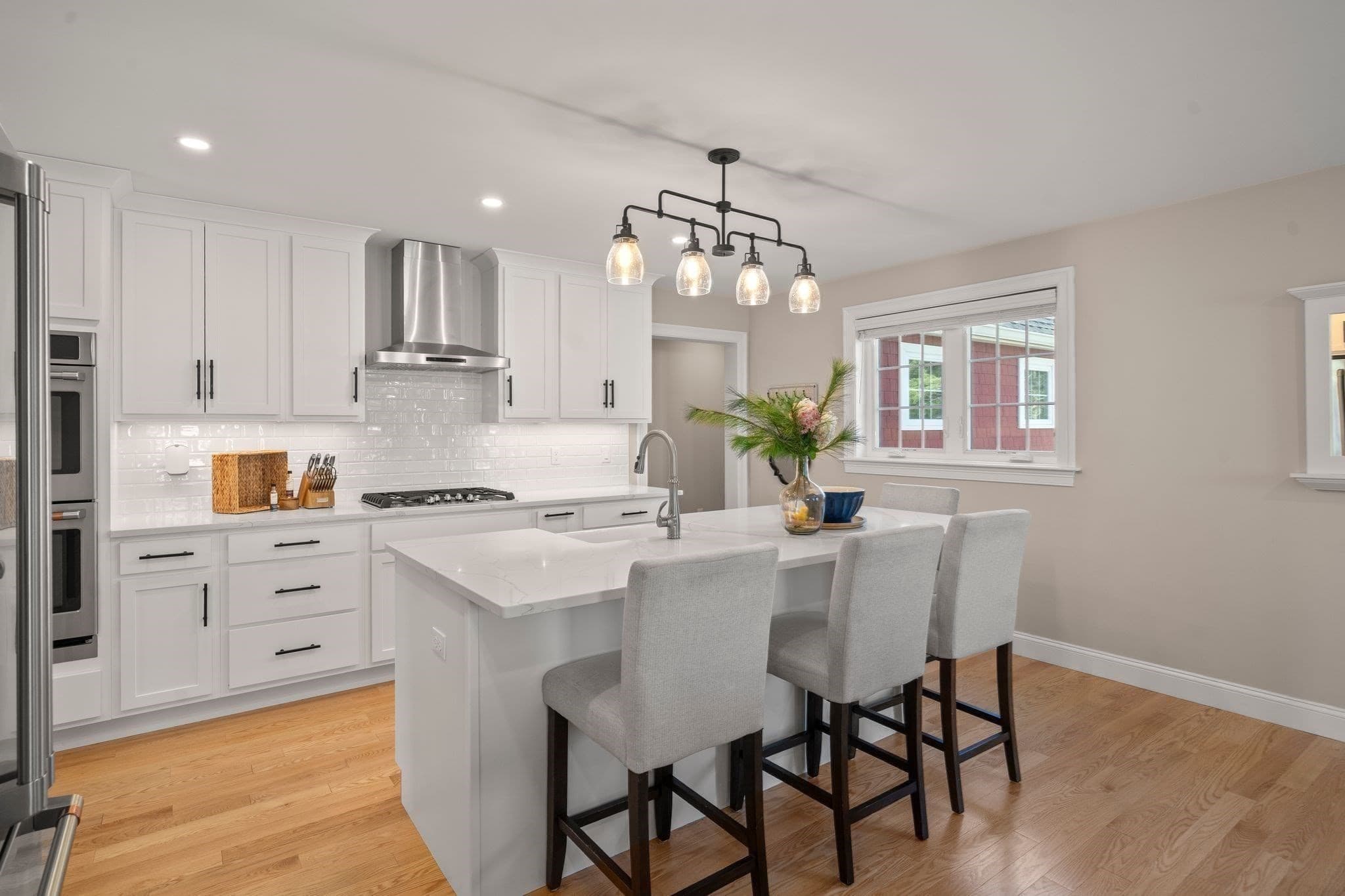 Single Family Residence at 7 Yellow Birch Dr, Plymouth MA 02360, photo 2 of 33