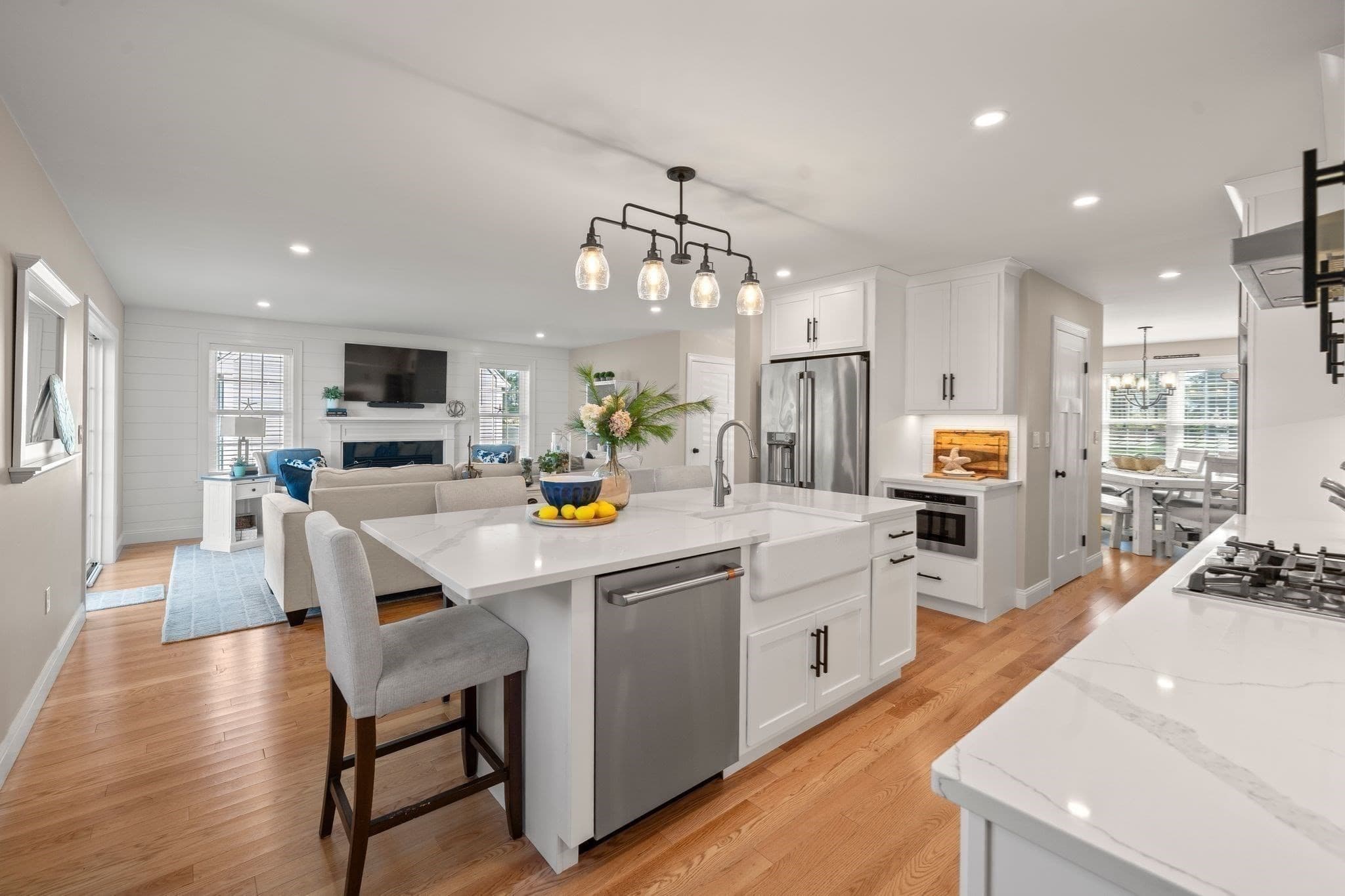 Single Family Residence at 7 Yellow Birch Dr, Plymouth MA 02360, photo 6 of 33