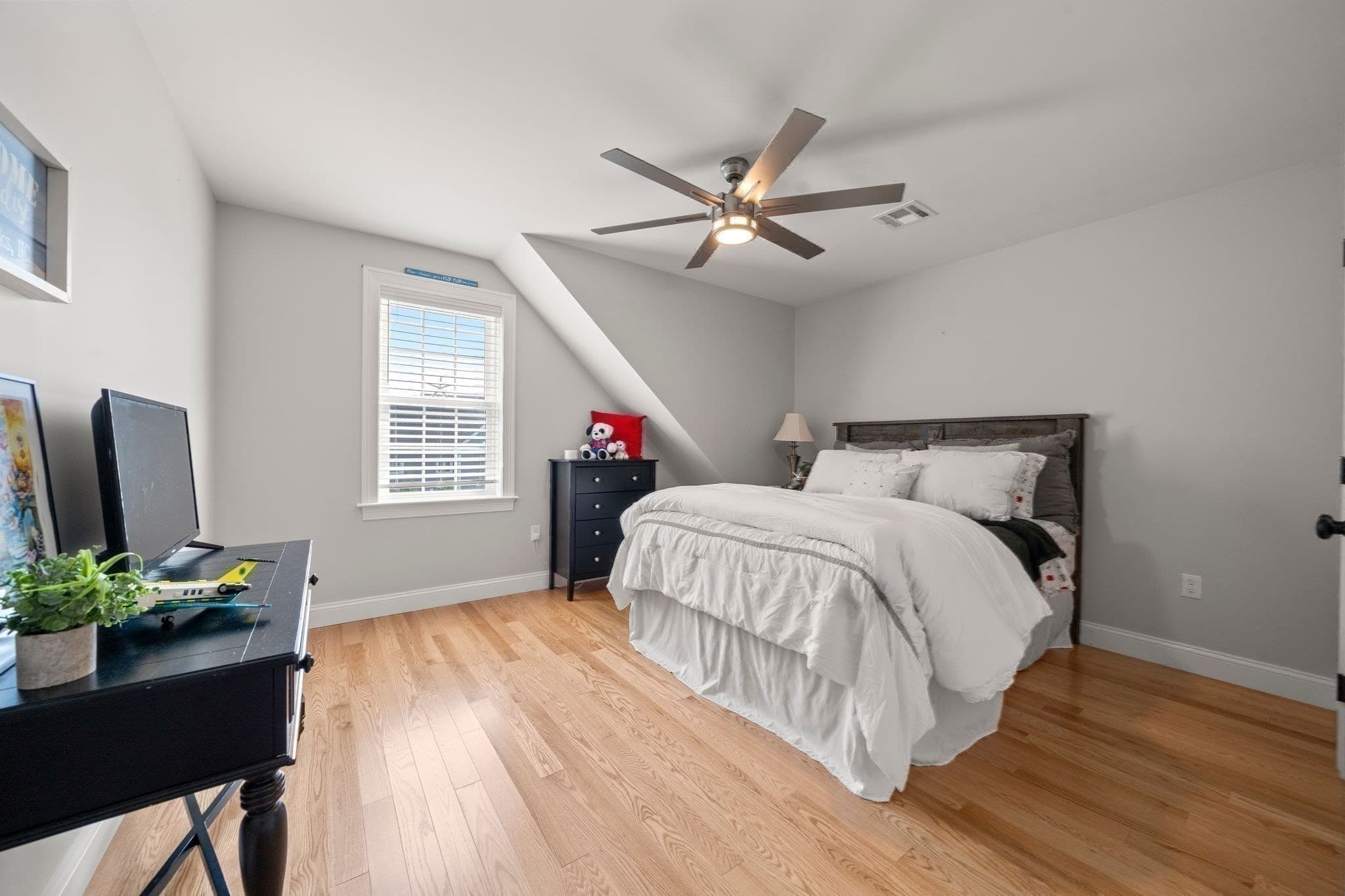 Single Family Residence at 7 Yellow Birch Dr, Plymouth MA 02360, photo 22 of 33