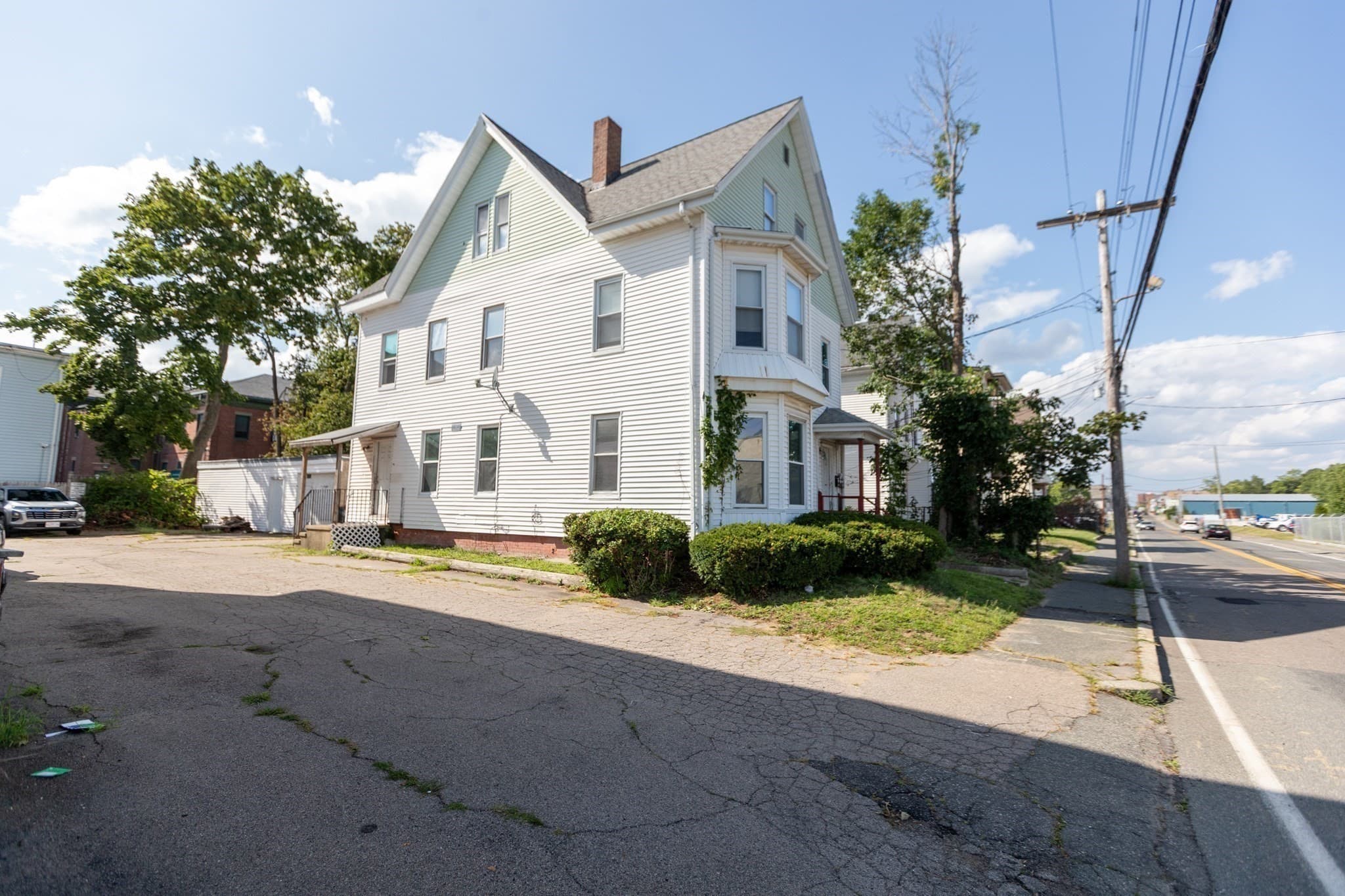 3 Family at 557 Montello St, Brockton MA 02301, Brockton, photo 3 of 36
