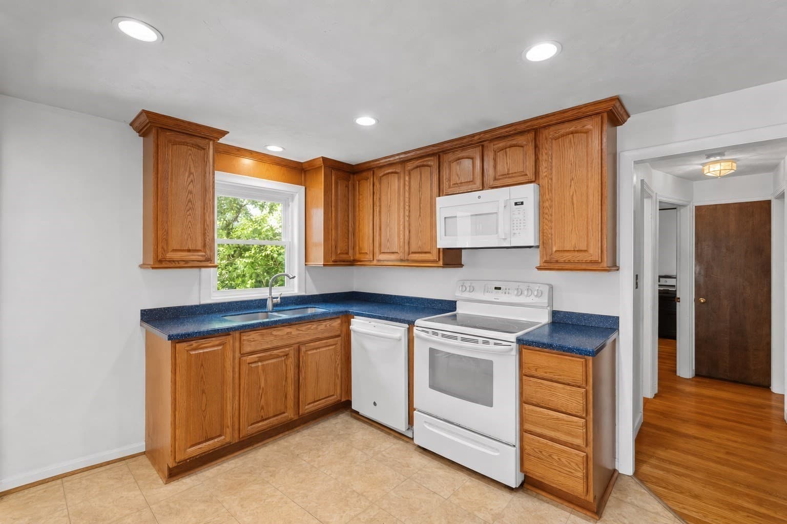 Single Family Residence at 16 Mars Dr, Shrewsbury MA 01545, photo 10 of 42