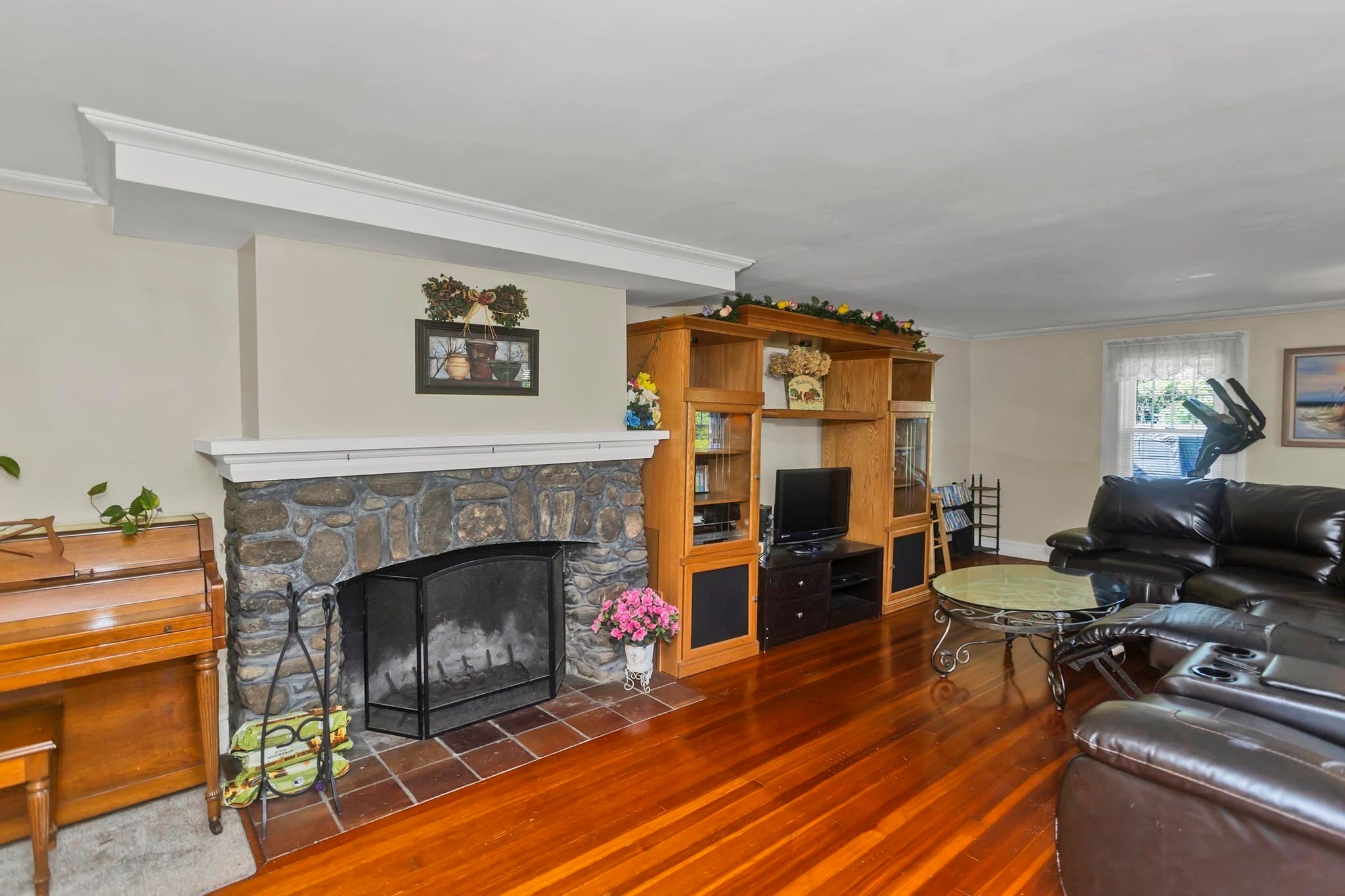 Single Family Residence at 1529 Main Rd, Granville MA 01034, photo 8 of 34