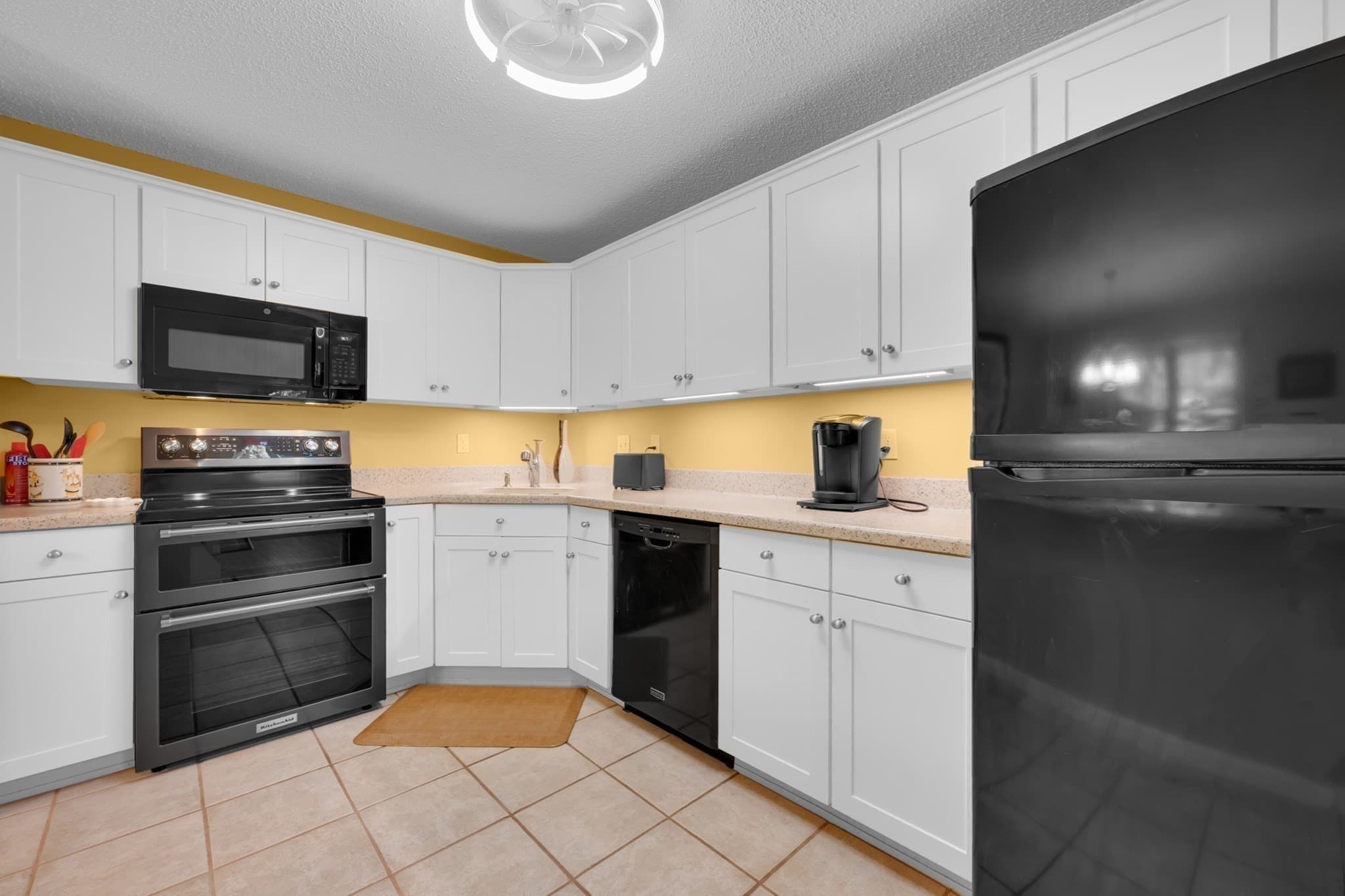Condominium at 36 Betsy Ross Cir # 36, Sturbridge MA 01566, Sturbridge, photo 13 of 38